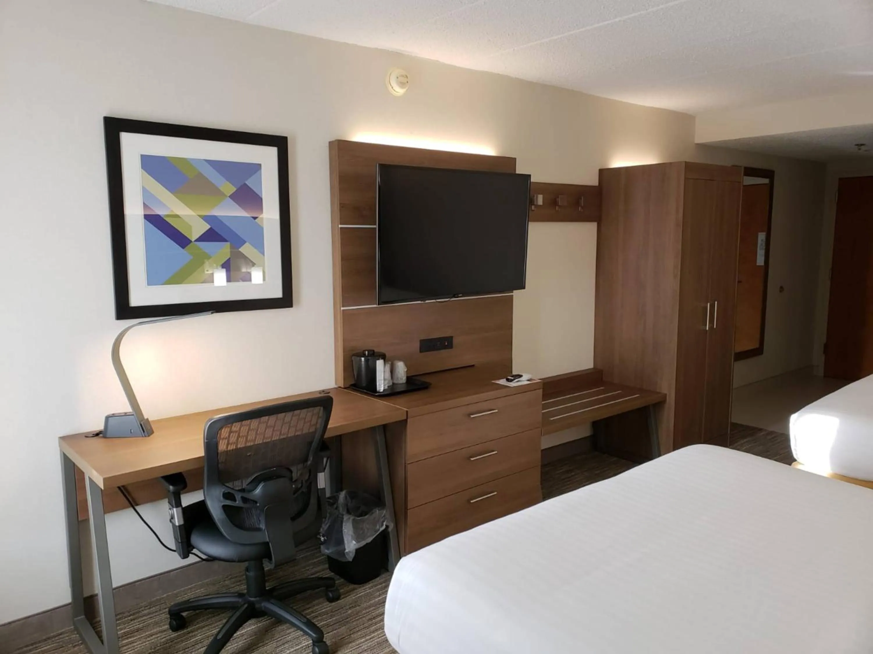 Photo of the whole room, Bed in Holiday Inn Express Edgewood-Aberdeen-Bel Air