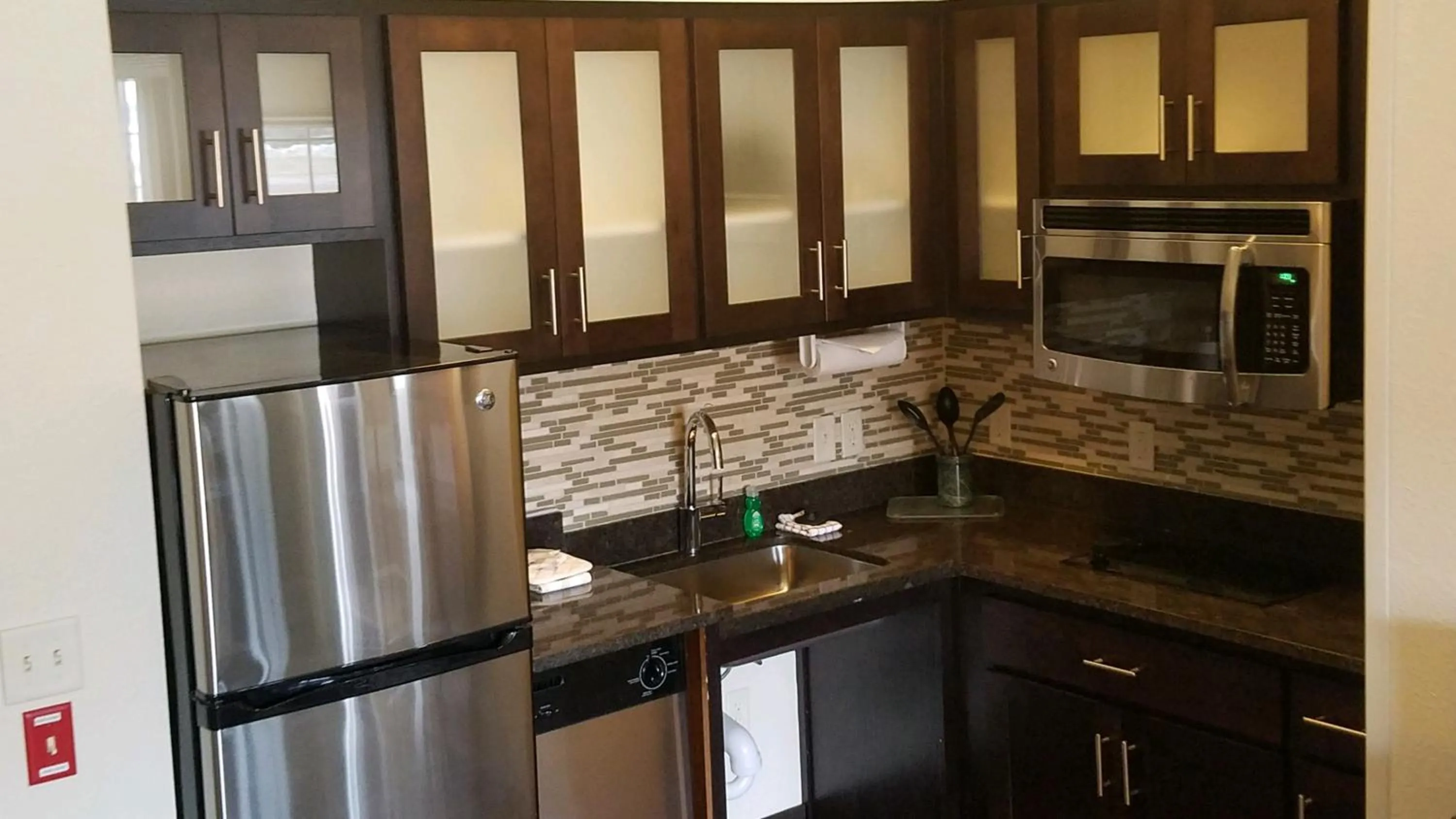 Kitchen or kitchenette in Staybridge Suites Sioux Falls at Empire Mall by IHG