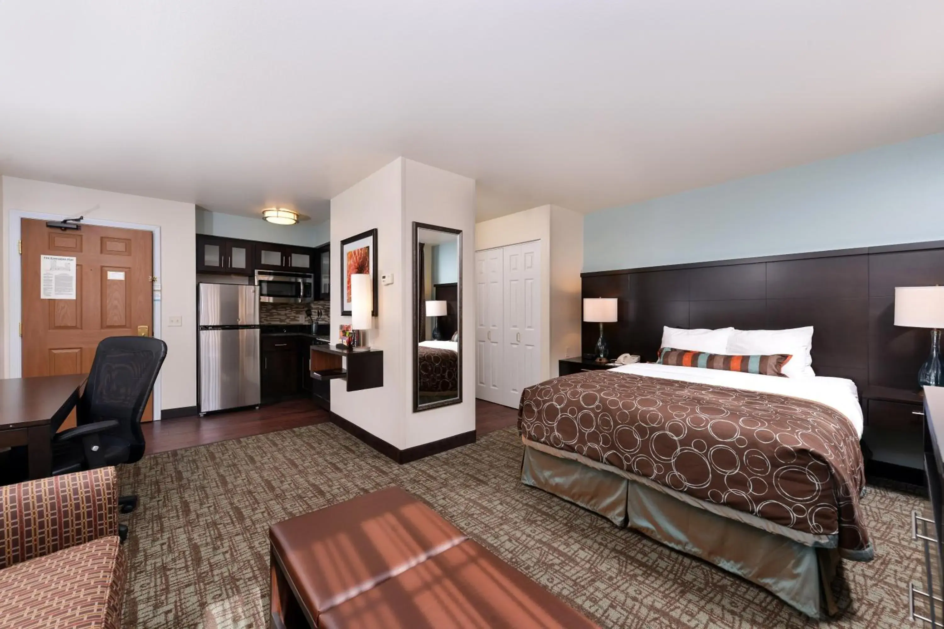 Queen Studio Suite in Staybridge Suites Sioux Falls at Empire Mall by IHG Queen Studio Suite in Staybridge Suites Sioux Falls at Empire Mall by IHG