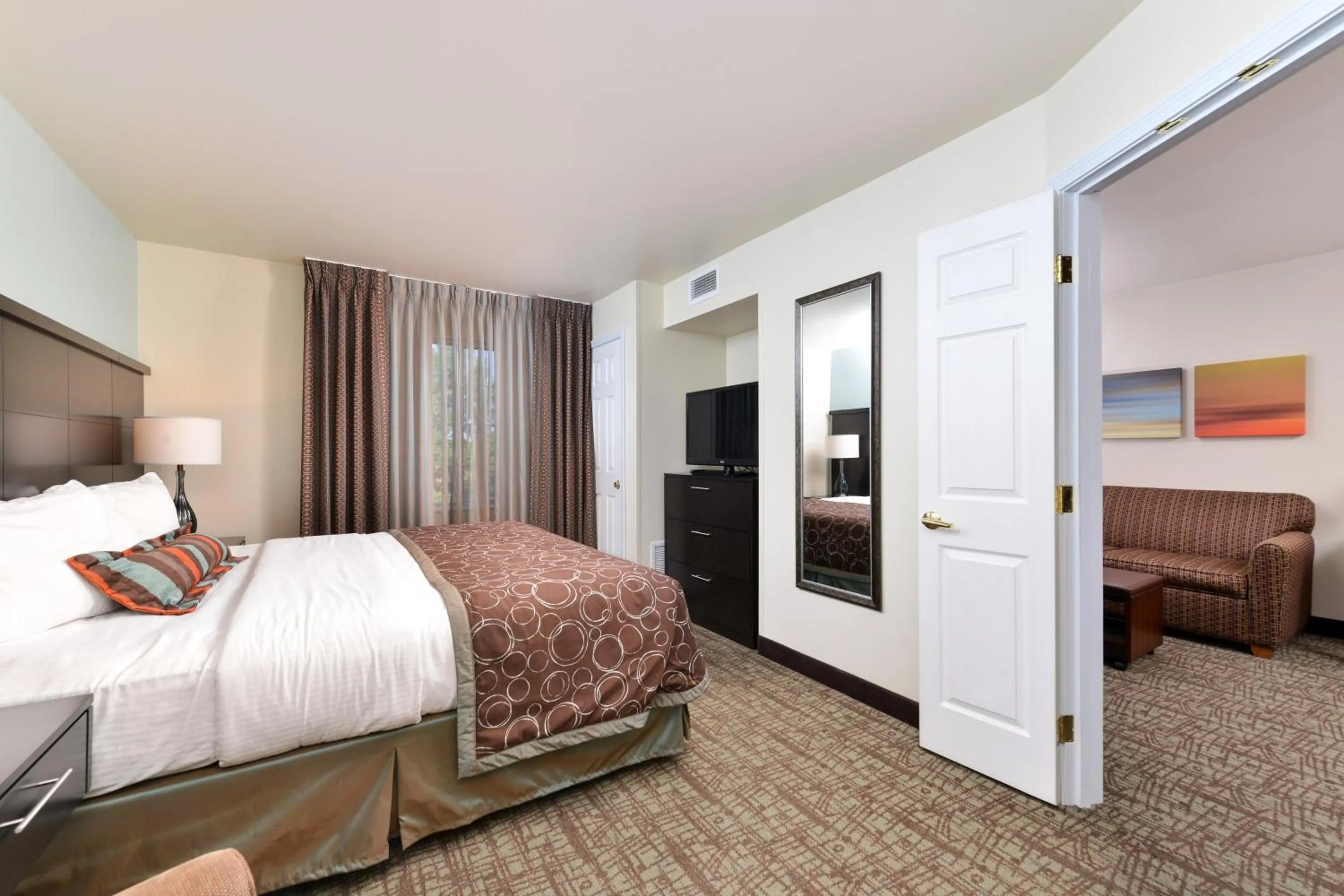 Photo of the whole room, Bed in Staybridge Suites Sioux Falls at Empire Mall by IHG