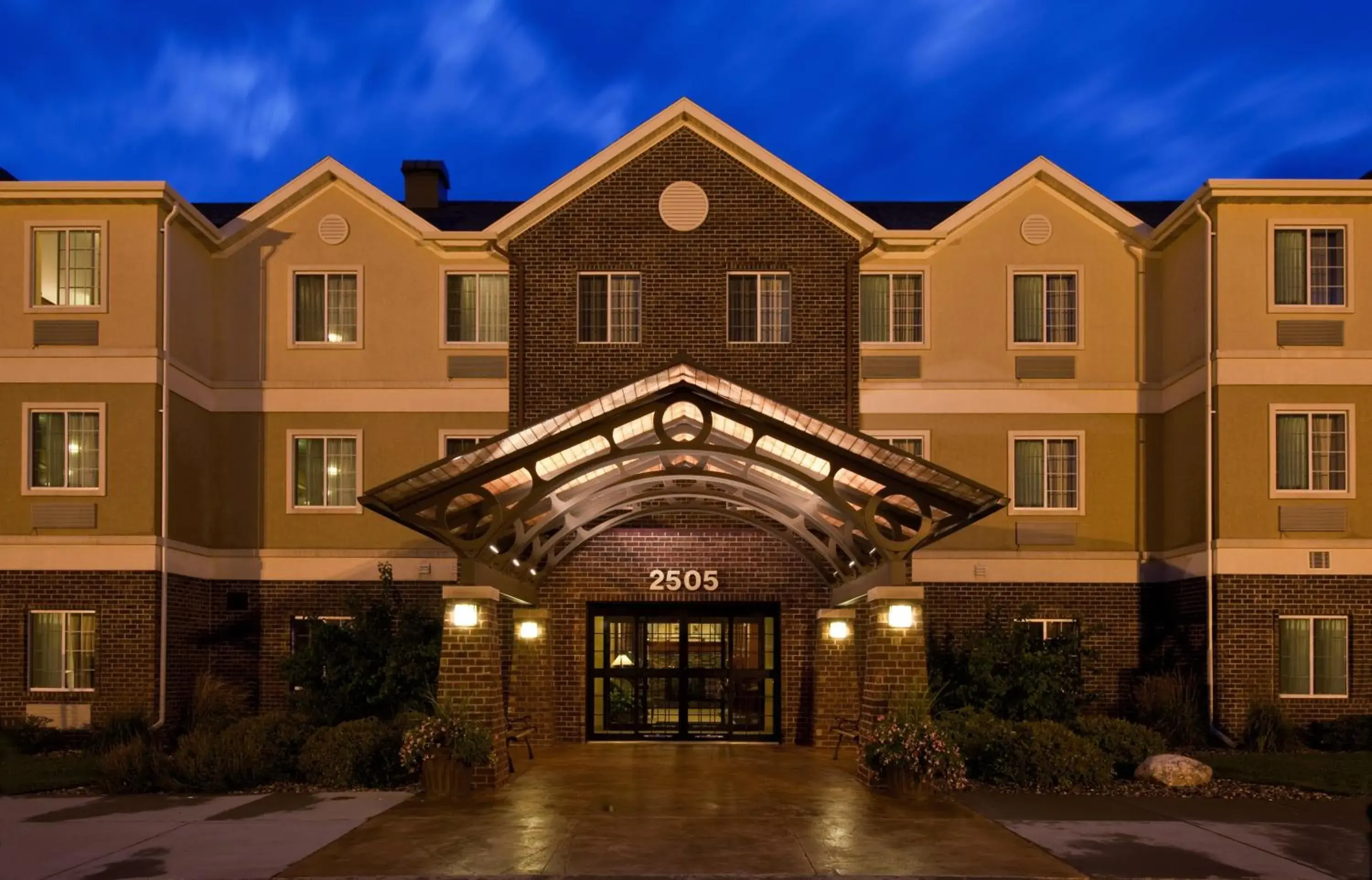 Property building in Staybridge Suites Sioux Falls at Empire Mall by IHG Property building in Staybridge Suites Sioux Falls at Empire Mall by IHG