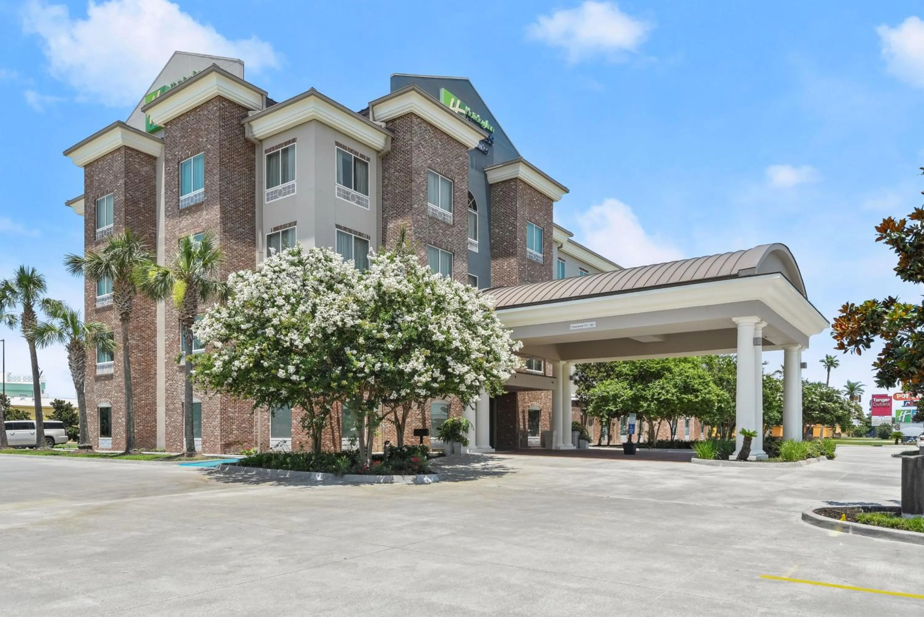 Property building in Holiday Inn Express & Suites Gonzales by IHG