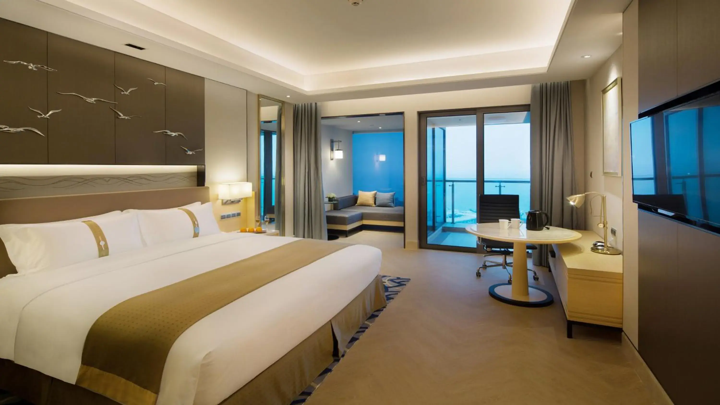 Premium King Room with Sea View in Holiday Inn Haikou West Coast by IHG Premium King Room with Sea View in Holiday Inn Haikou West Coast by IHG