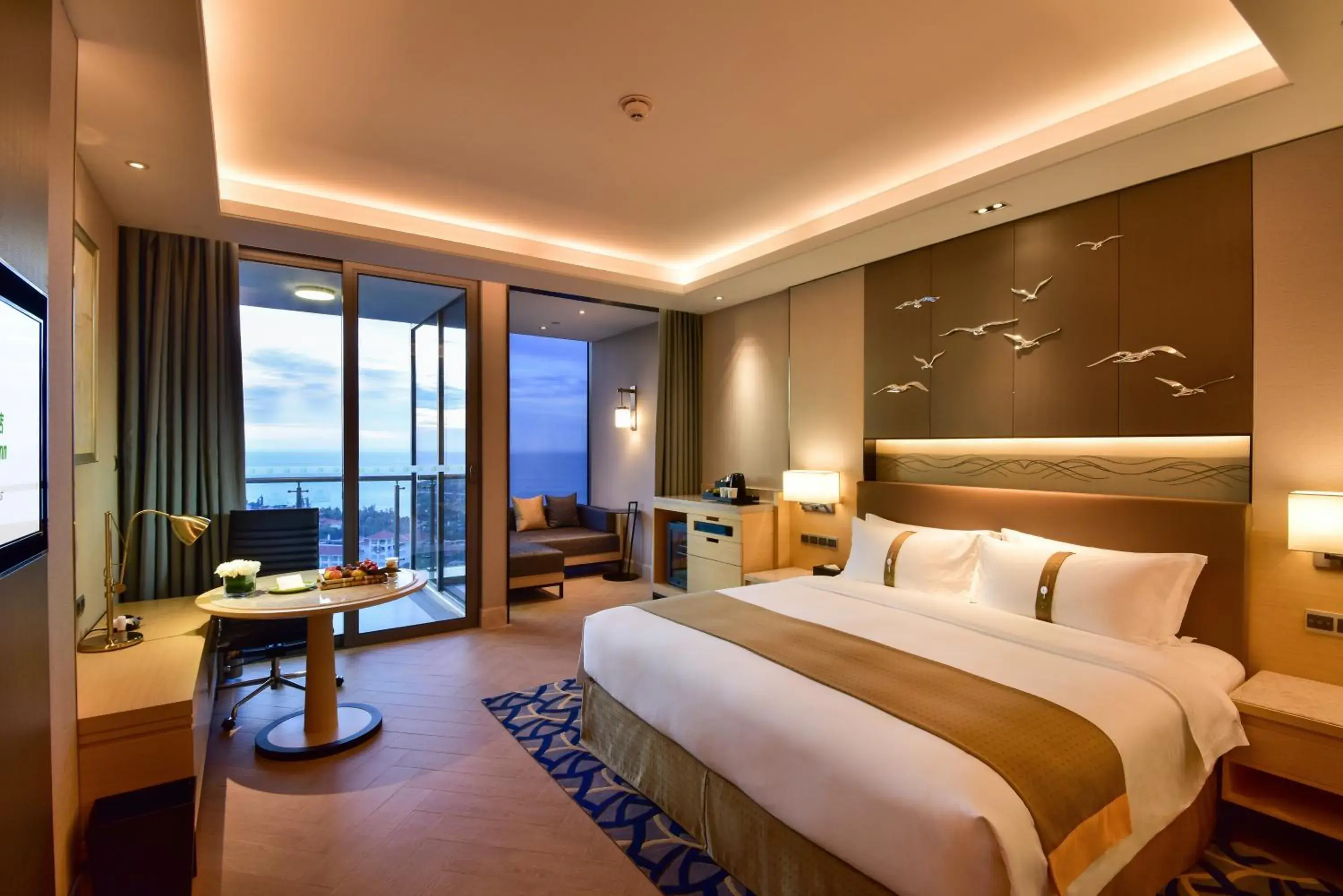 Premium King Room with Sea View in Holiday Inn Haikou West Coast by IHG Premium King Room with Sea View in Holiday Inn Haikou West Coast by IHG