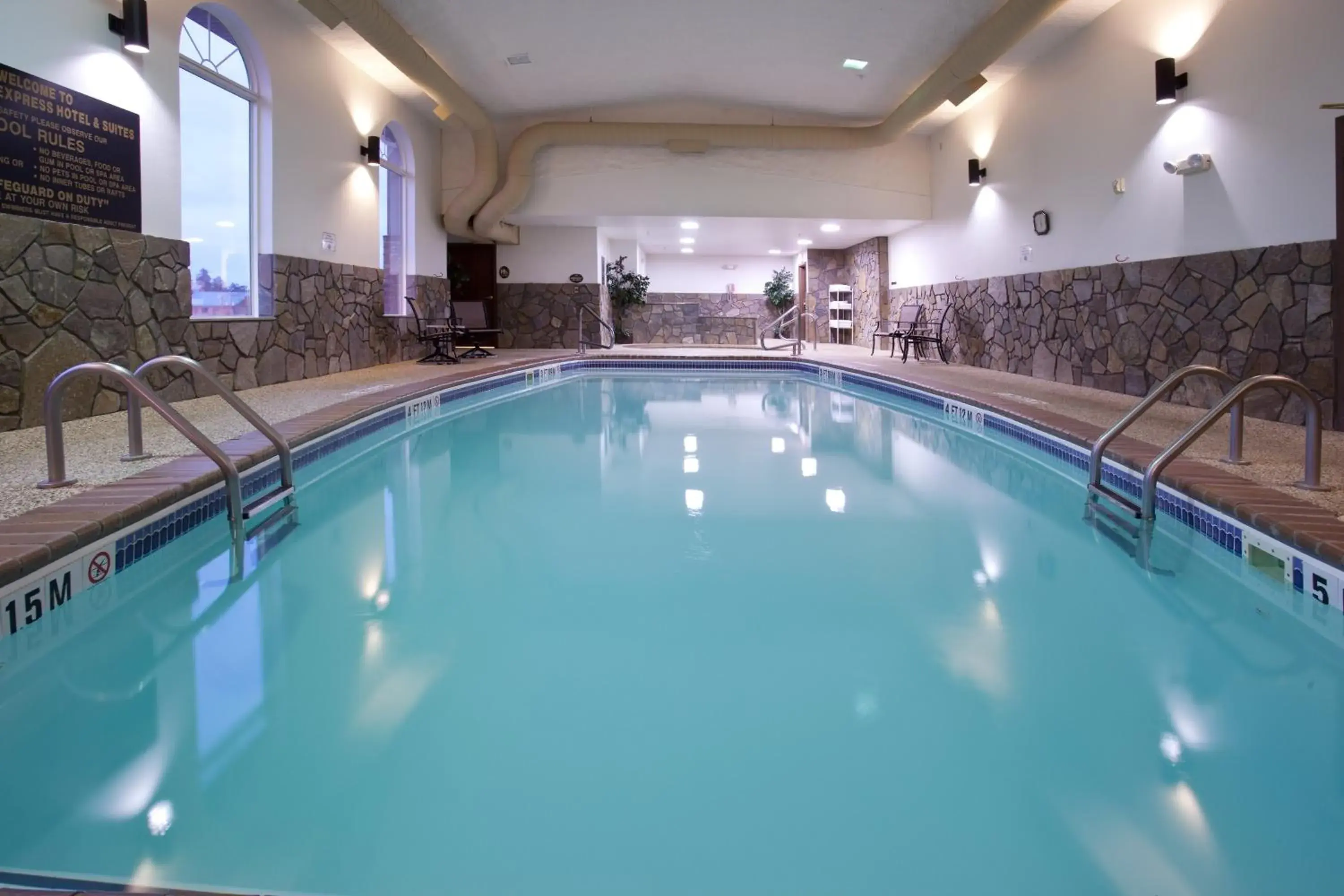 Swimming Pool in Holiday Inn Express Hotel & Suites Hill City