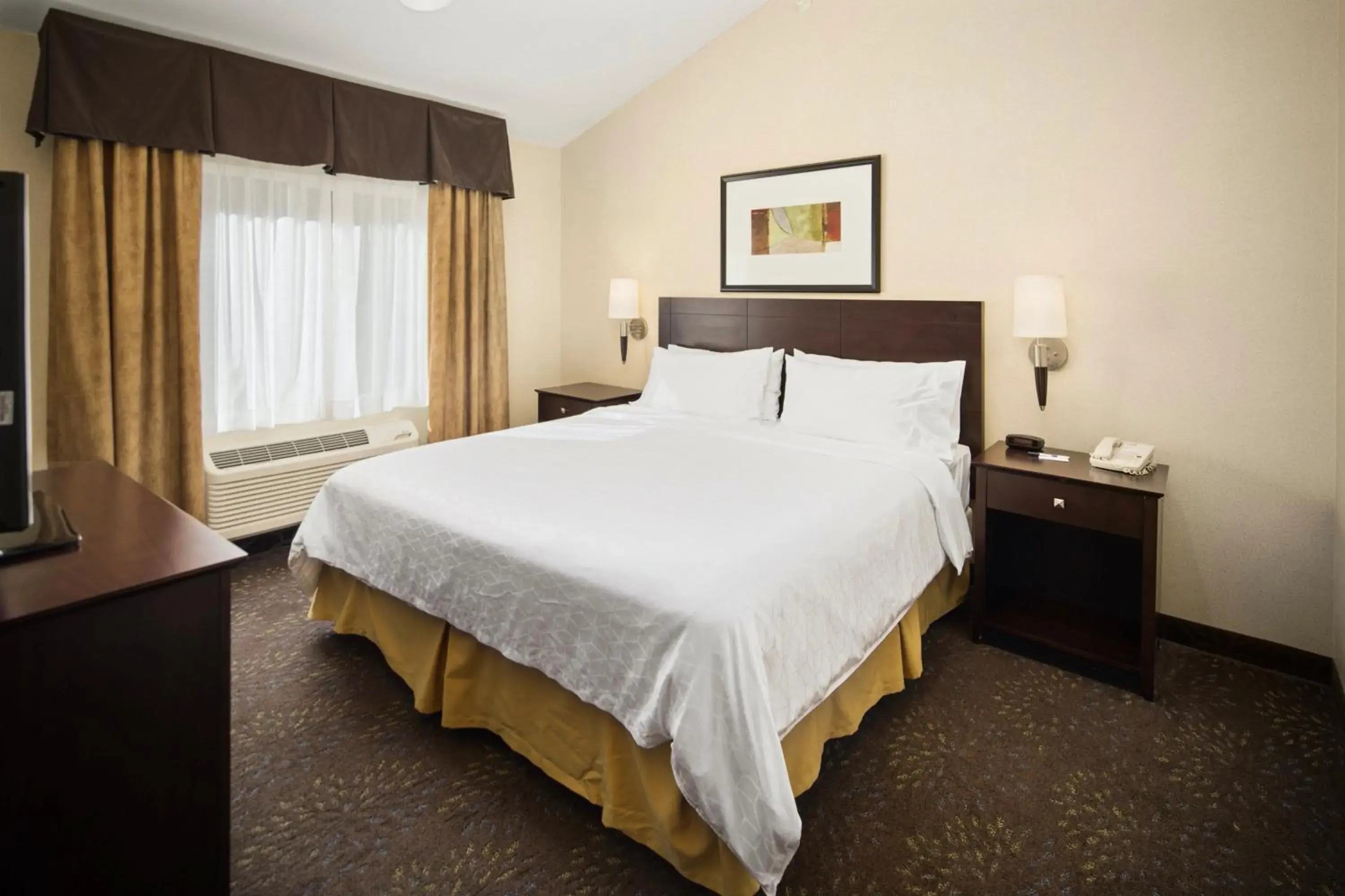 Photo of the whole room, Bed in Holiday Inn Express Hotel & Suites Hill City