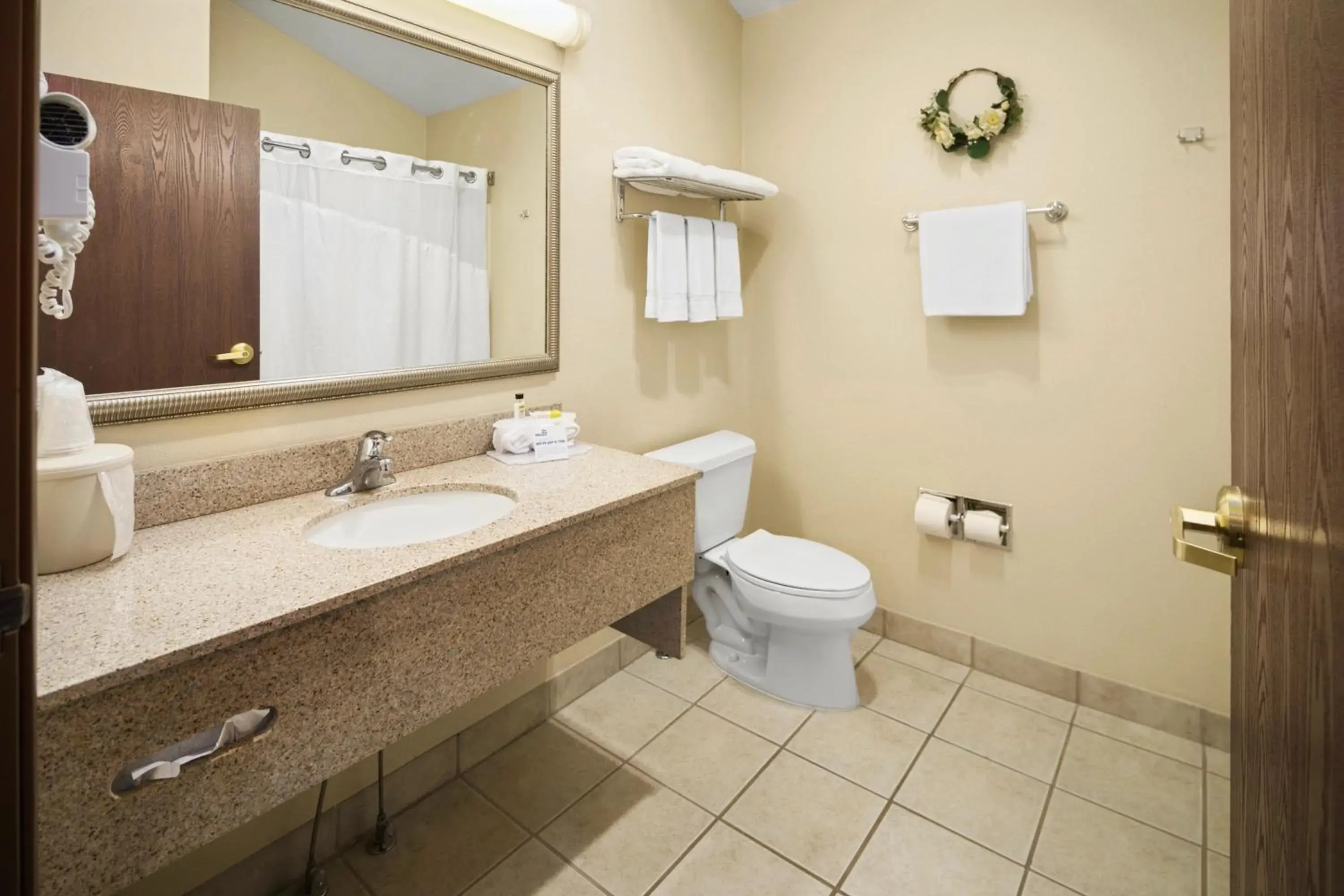 Bathroom in Holiday Inn Express Hotel & Suites Hill City