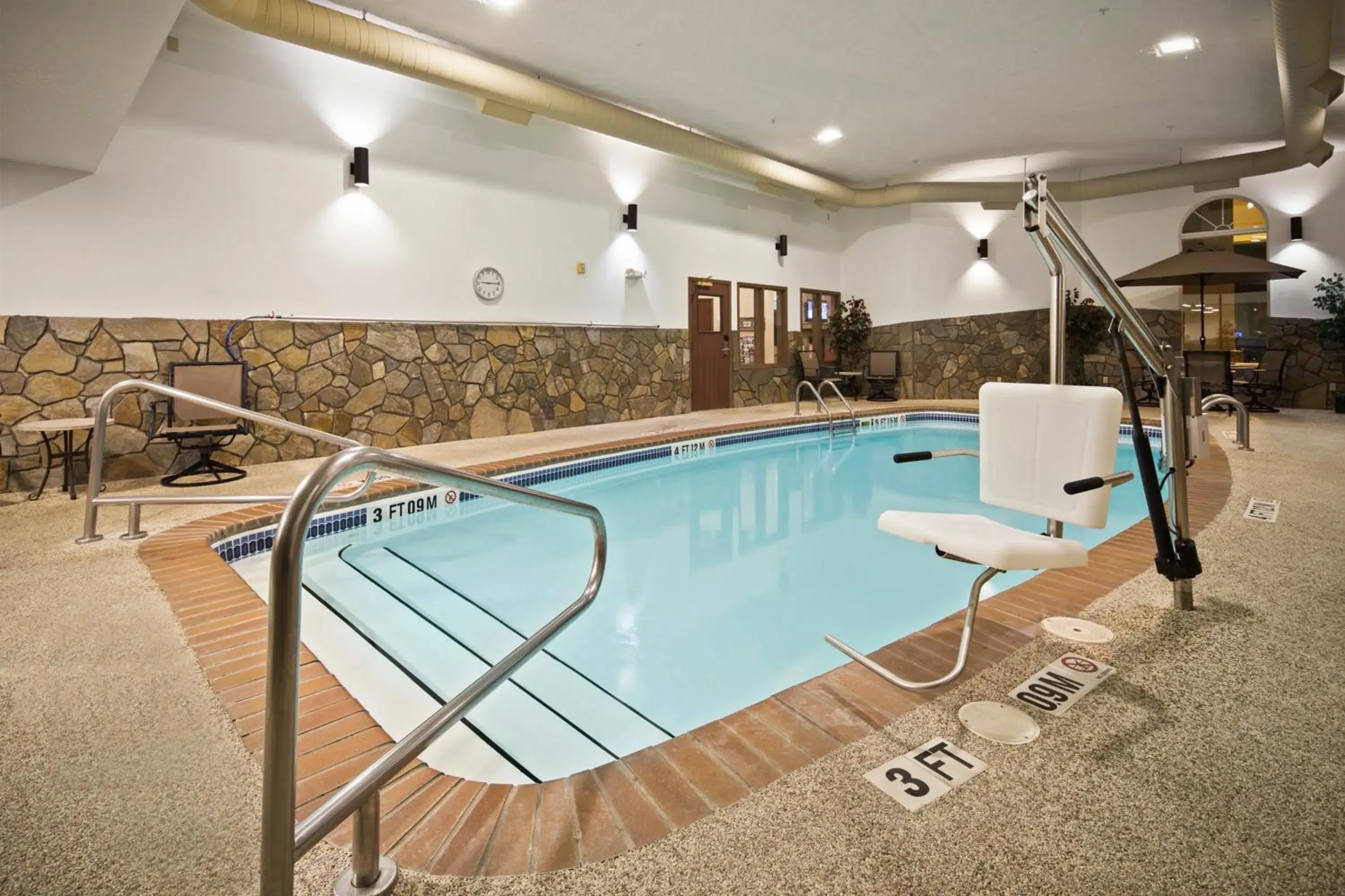 Swimming Pool in Holiday Inn Express Hotel & Suites Hill City