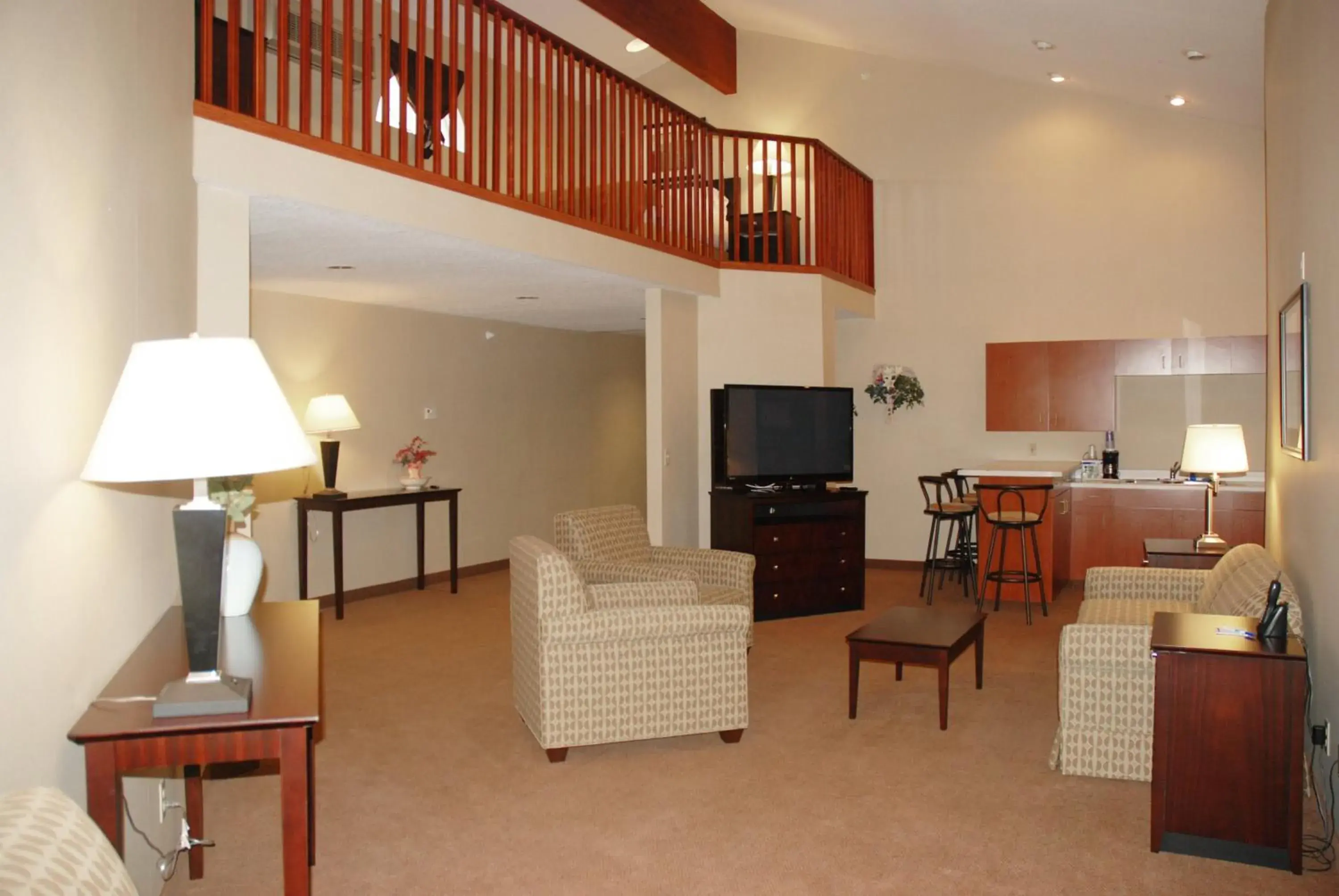 Photo of the whole room, Seating Area in Holiday Inn Express Hotel & Suites Hill City