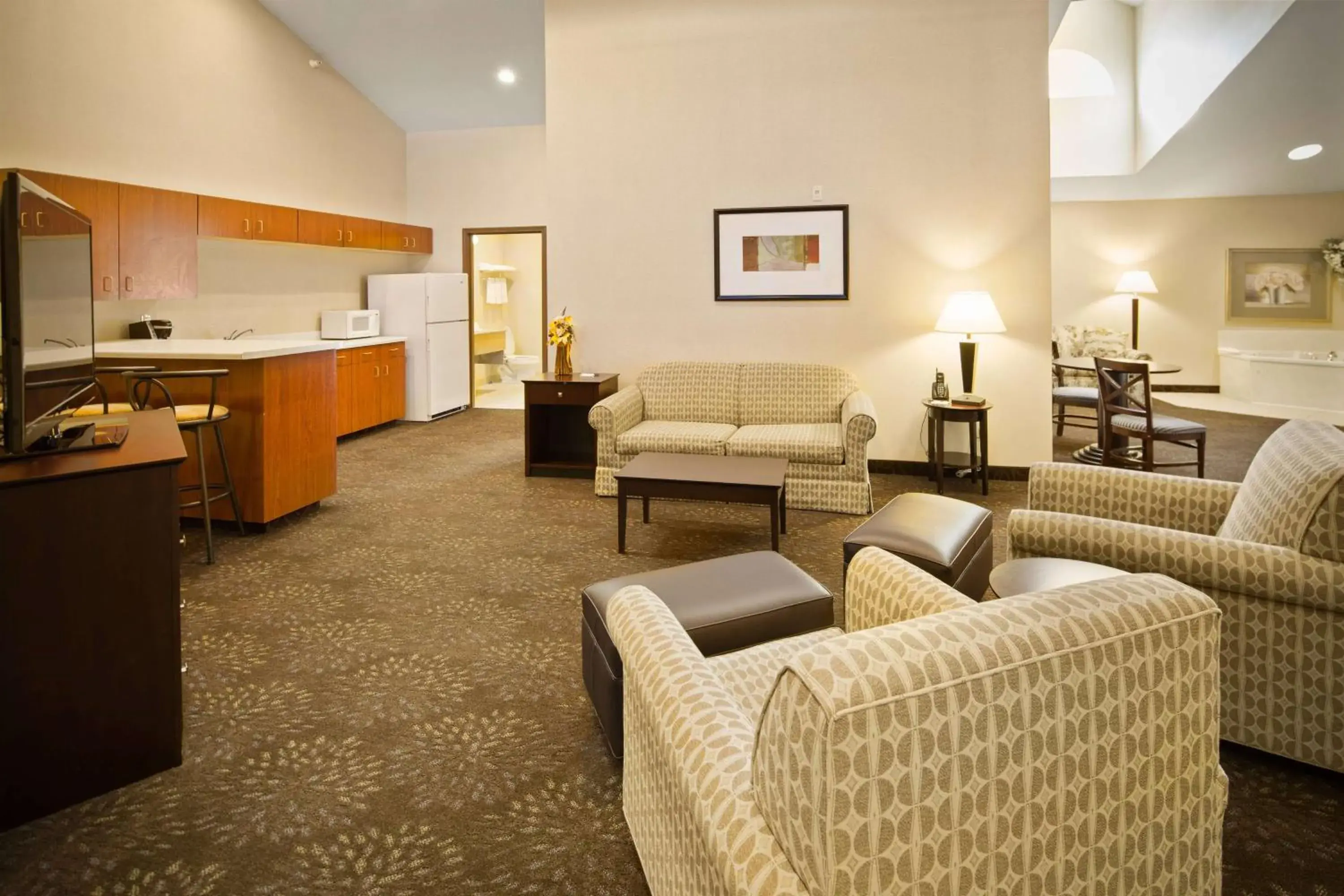 Bed, Seating Area in Holiday Inn Express Hotel & Suites Hill City