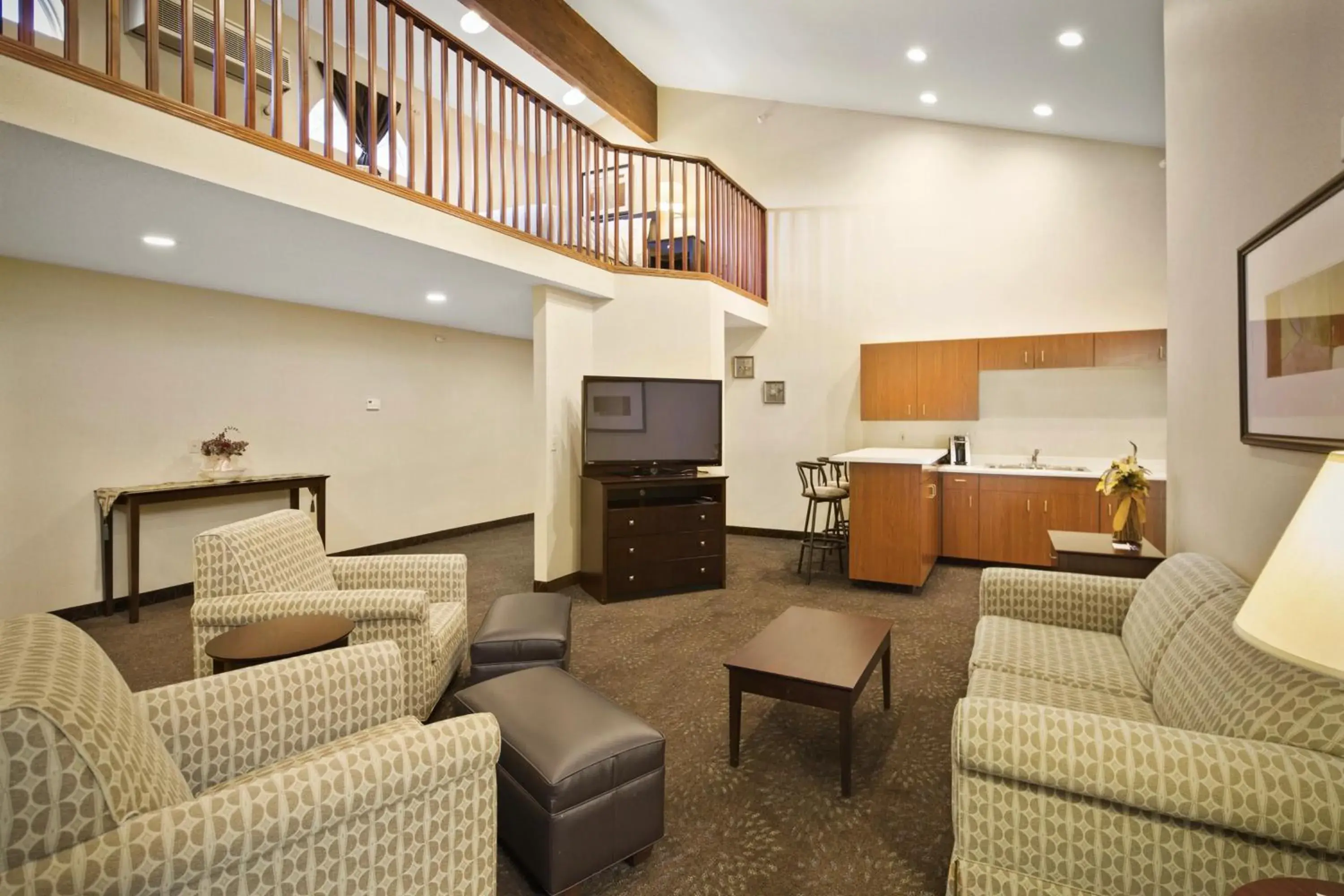 Photo of the whole room, Seating Area in Holiday Inn Express Hotel & Suites Hill City