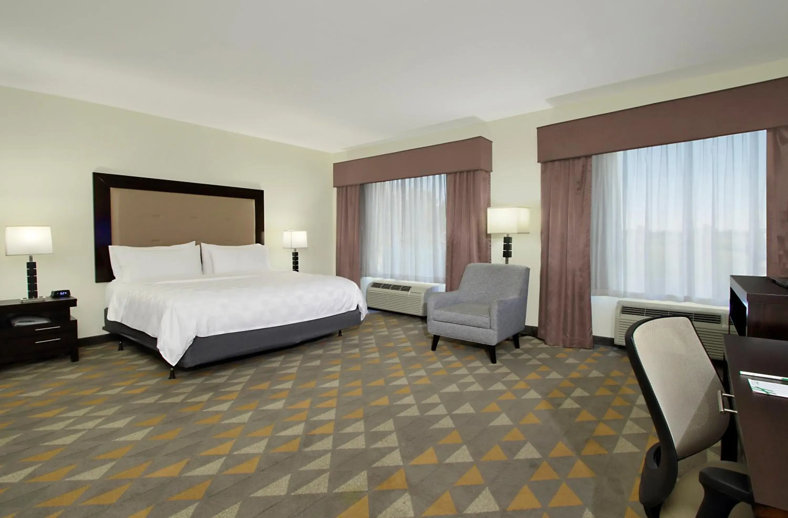Photo of the whole room, Bed in Holiday Inn Hammond by IHG Photo of the whole room, Bed in Holiday Inn Hammond by IHG