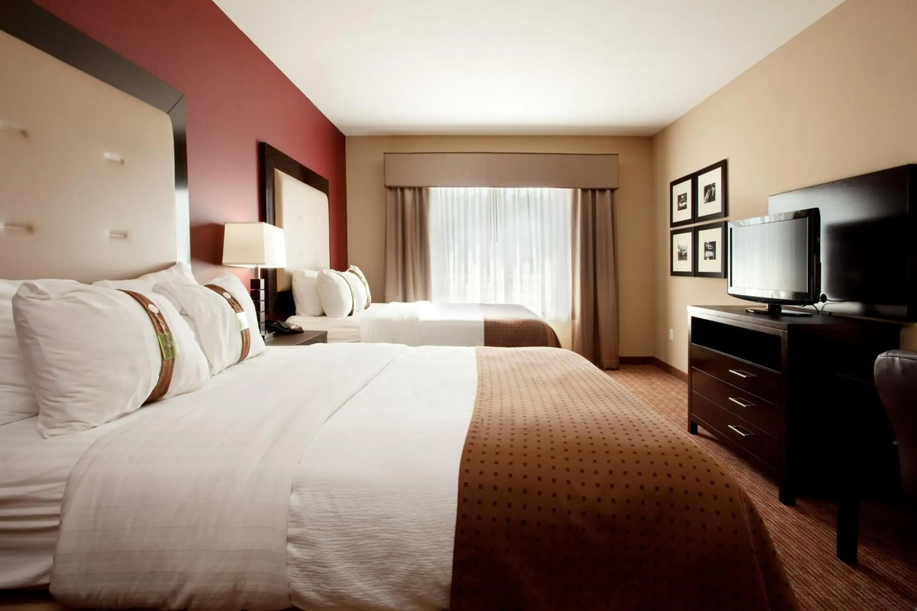 Photo of the whole room, Bed in Holiday Inn Hammond by IHG Photo of the whole room, Bed in Holiday Inn Hammond by IHG
