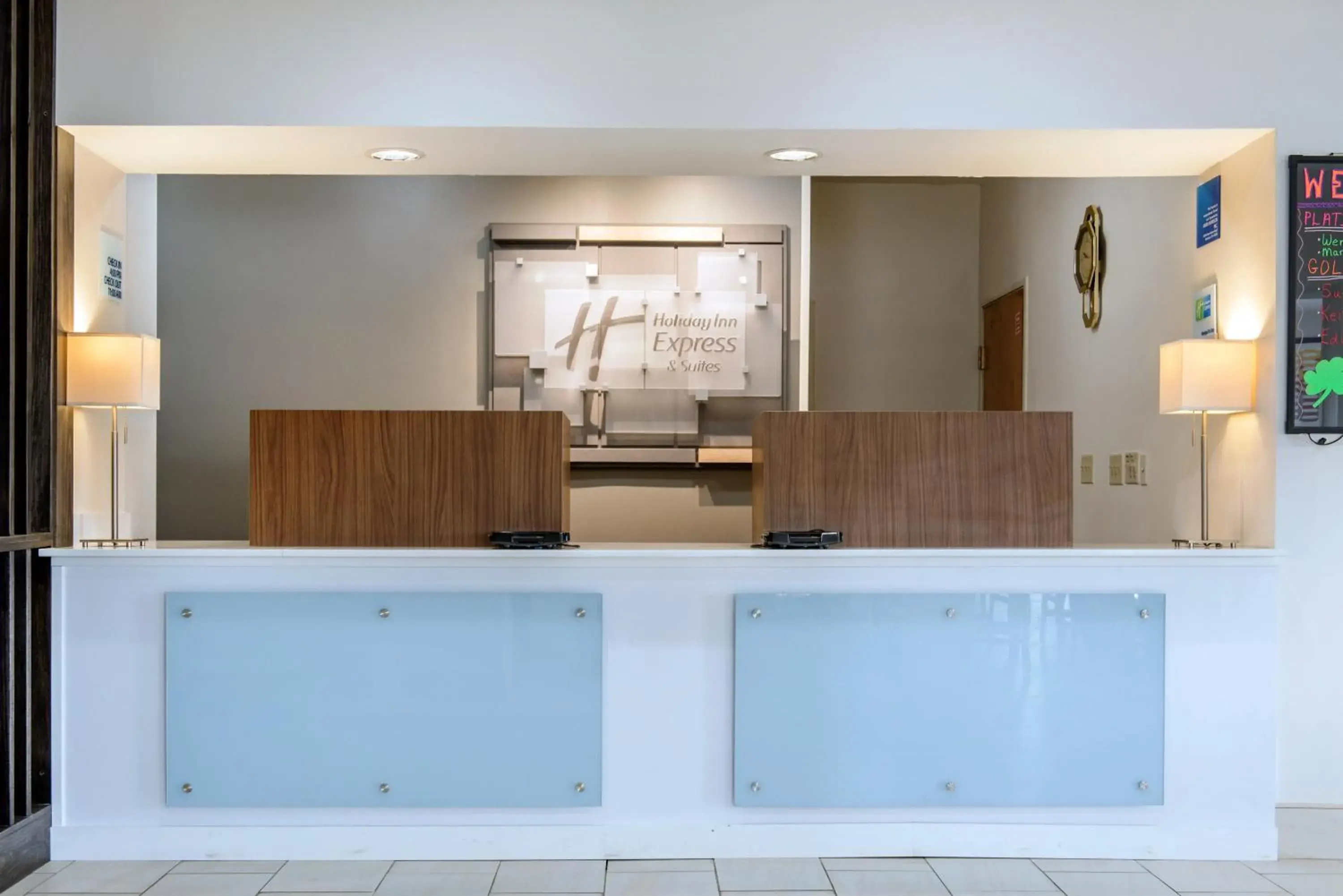 Property building in Holiday Inn Express & Suites Harrison by IHG Property building in Holiday Inn Express & Suites Harrison by IHG