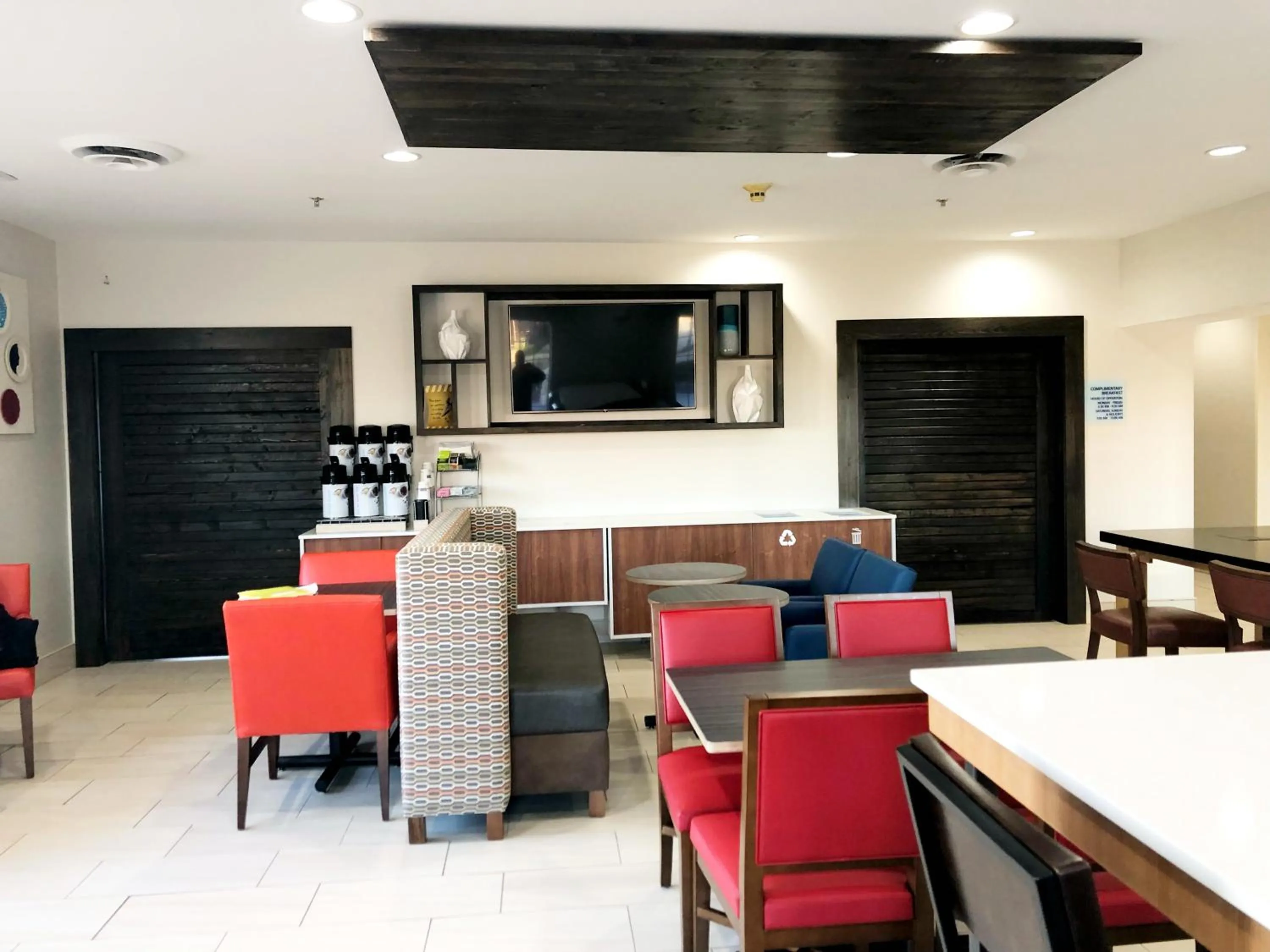 Breakfast in Holiday Inn Express & Suites Harrison by IHG