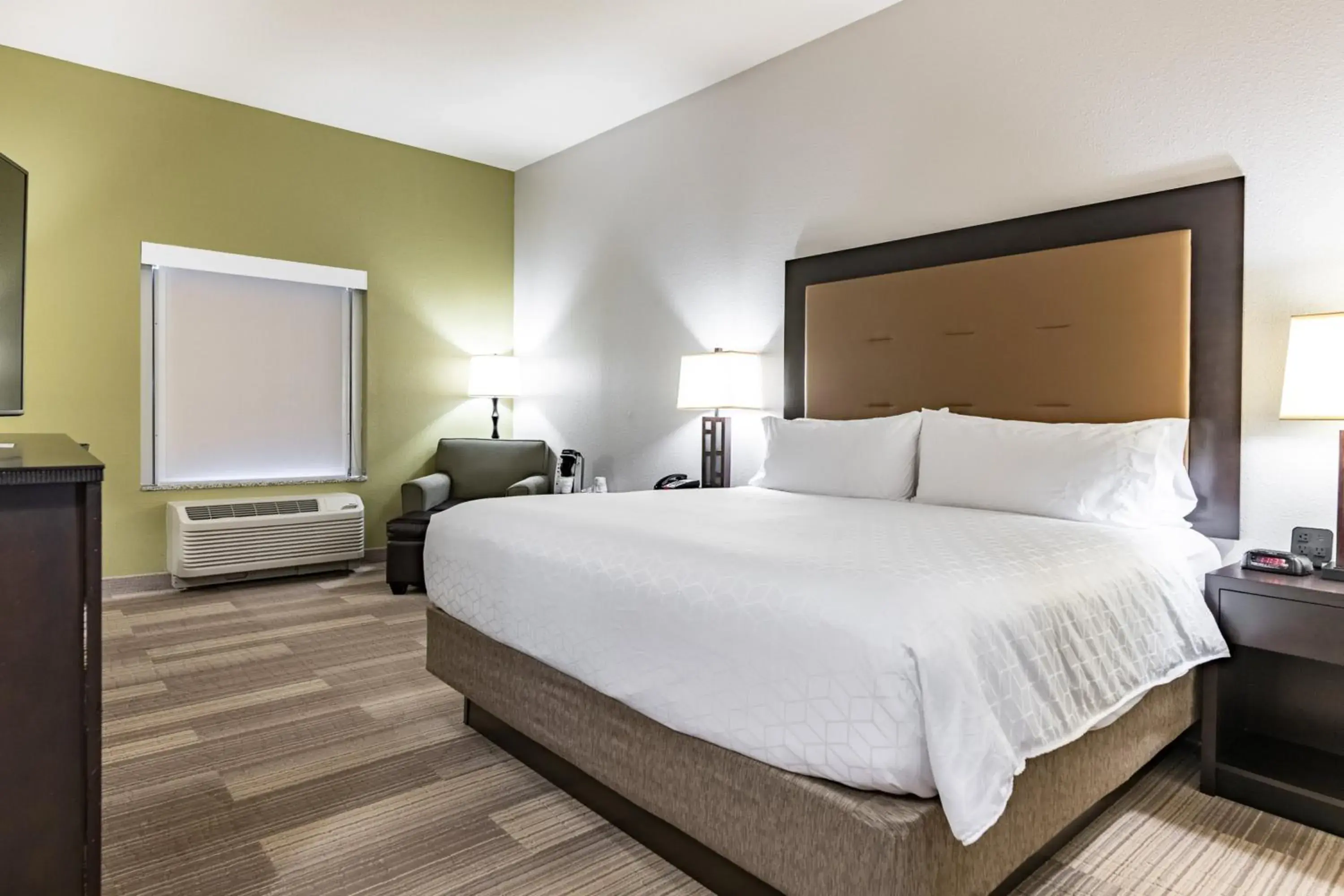 Photo of the whole room, Bed in Holiday Inn Express & Suites Ironton by IHG Photo of the whole room, Bed in Holiday Inn Express & Suites Ironton by IHG