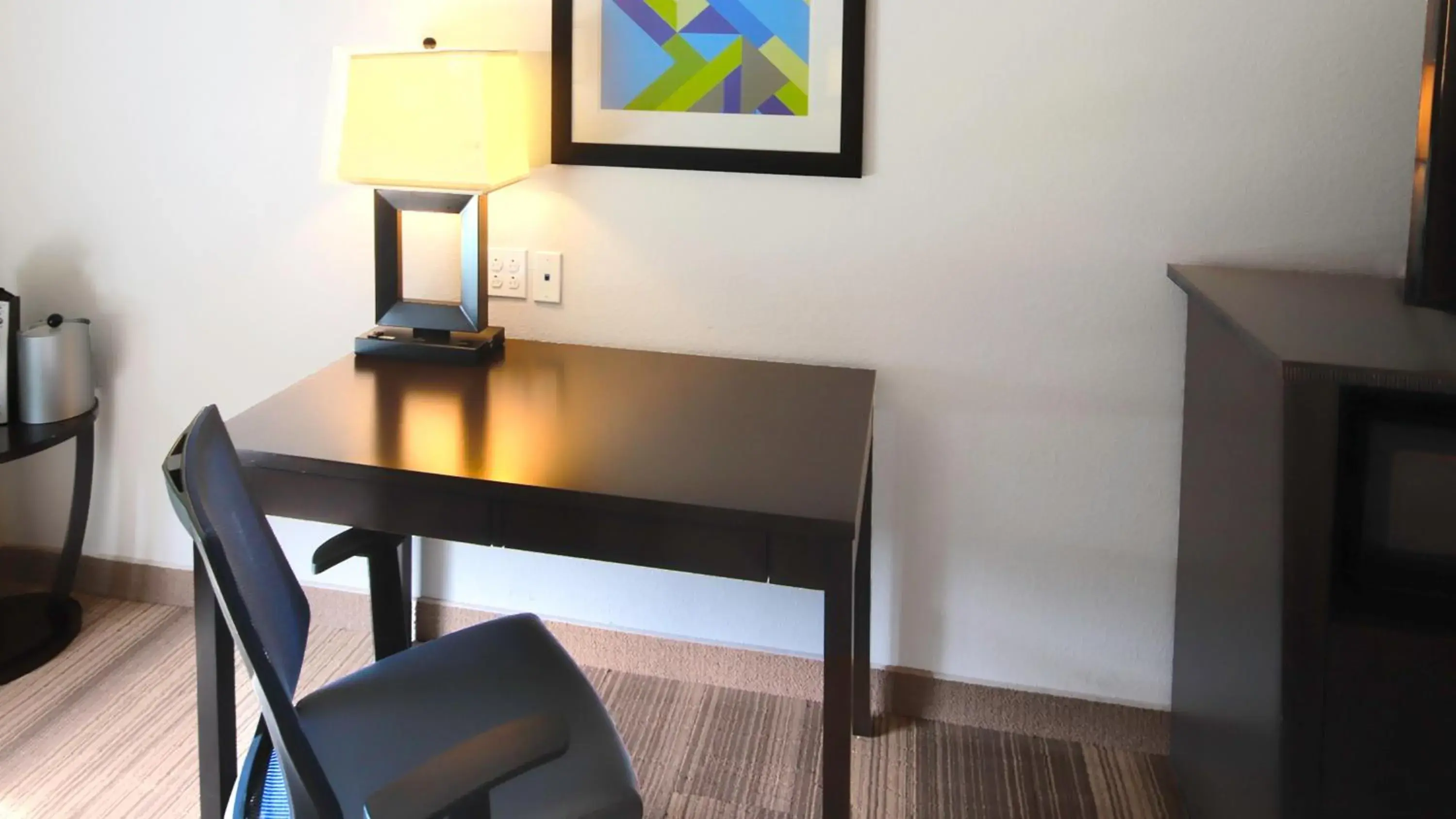 Standard King Room in Holiday Inn Express & Suites Ironton by IHG Standard King Room in Holiday Inn Express & Suites Ironton by IHG