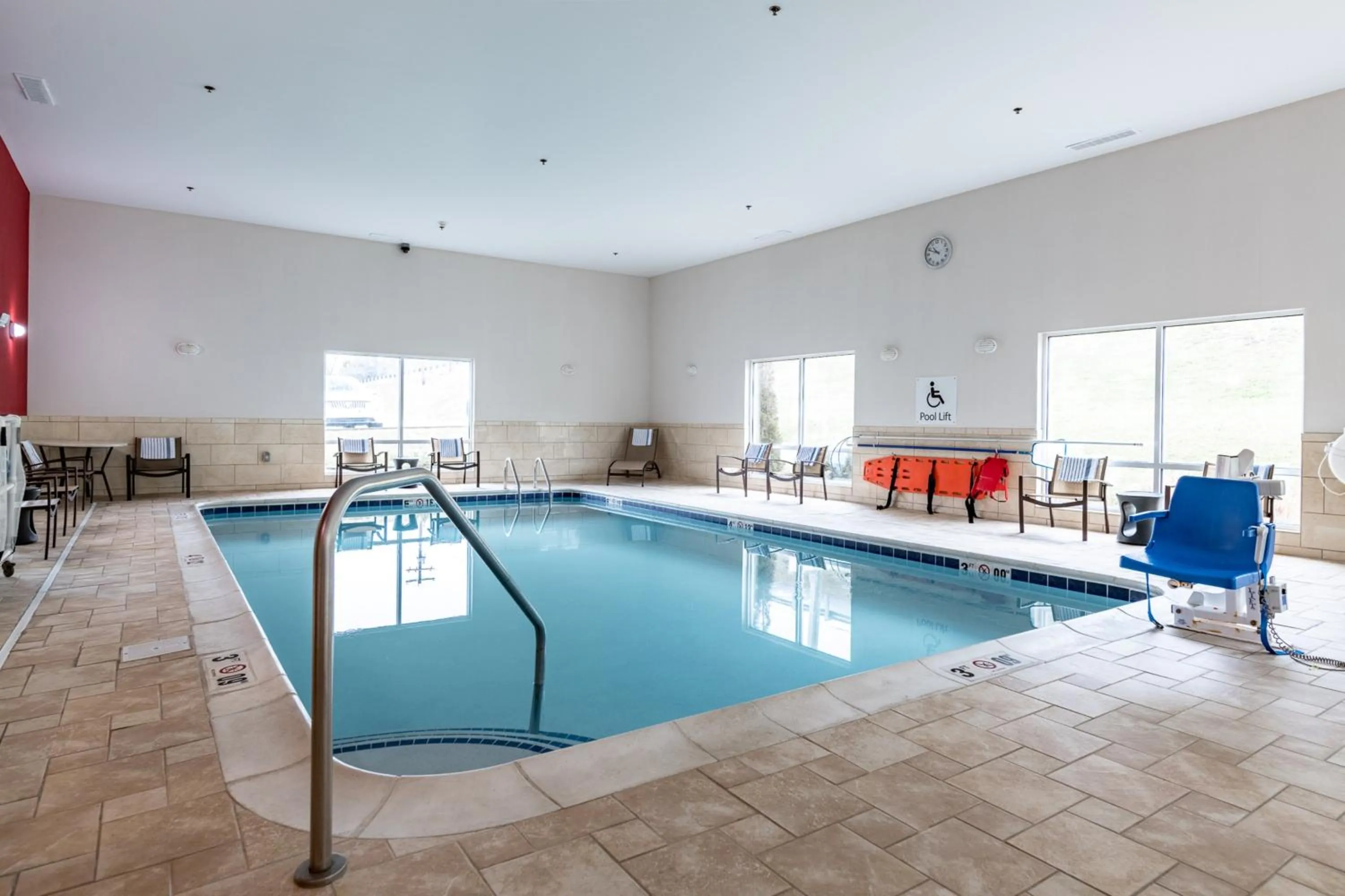 Swimming pool in Holiday Inn Express & Suites Ironton by IHG