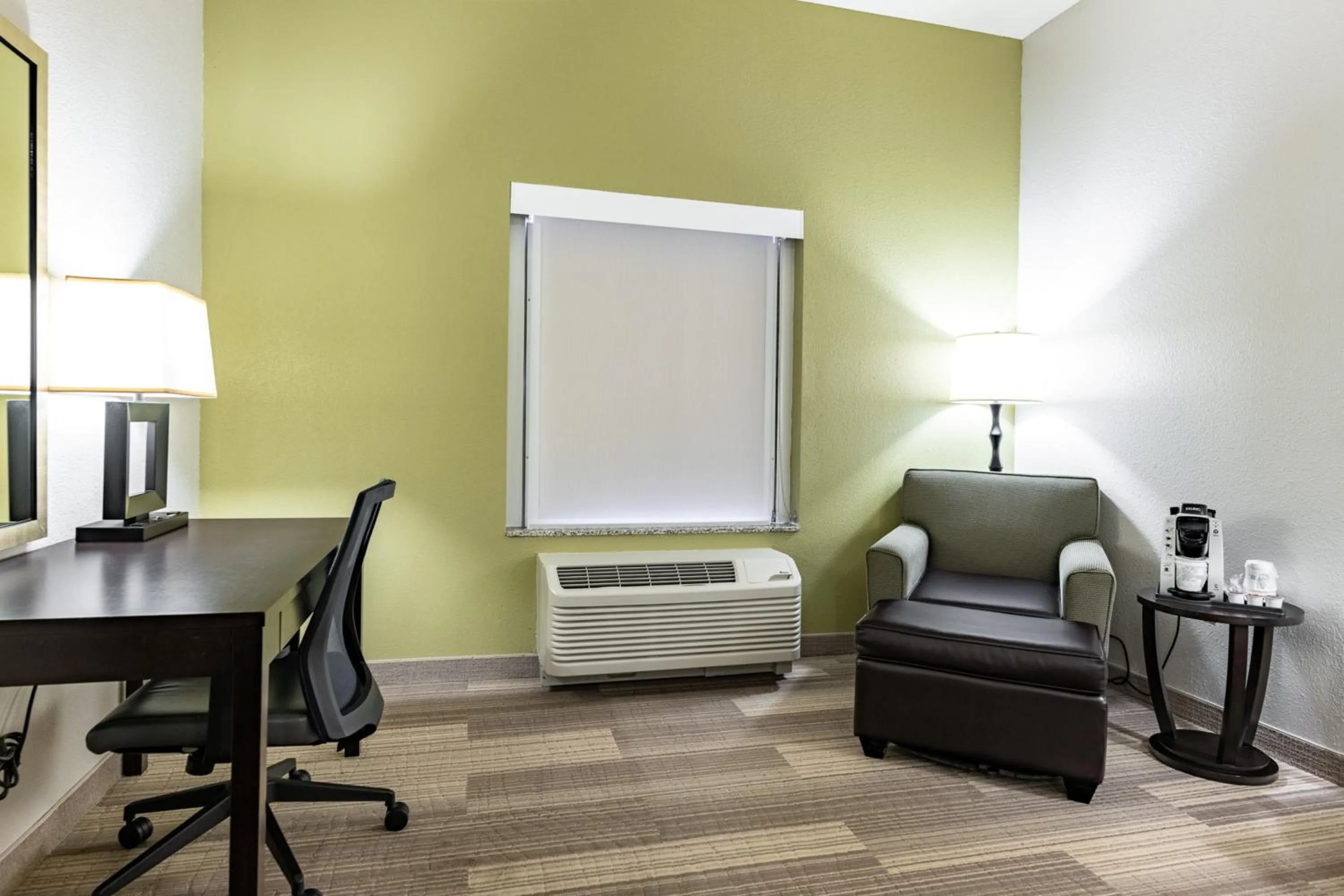 Photo of the whole room in Holiday Inn Express & Suites Ironton by IHG