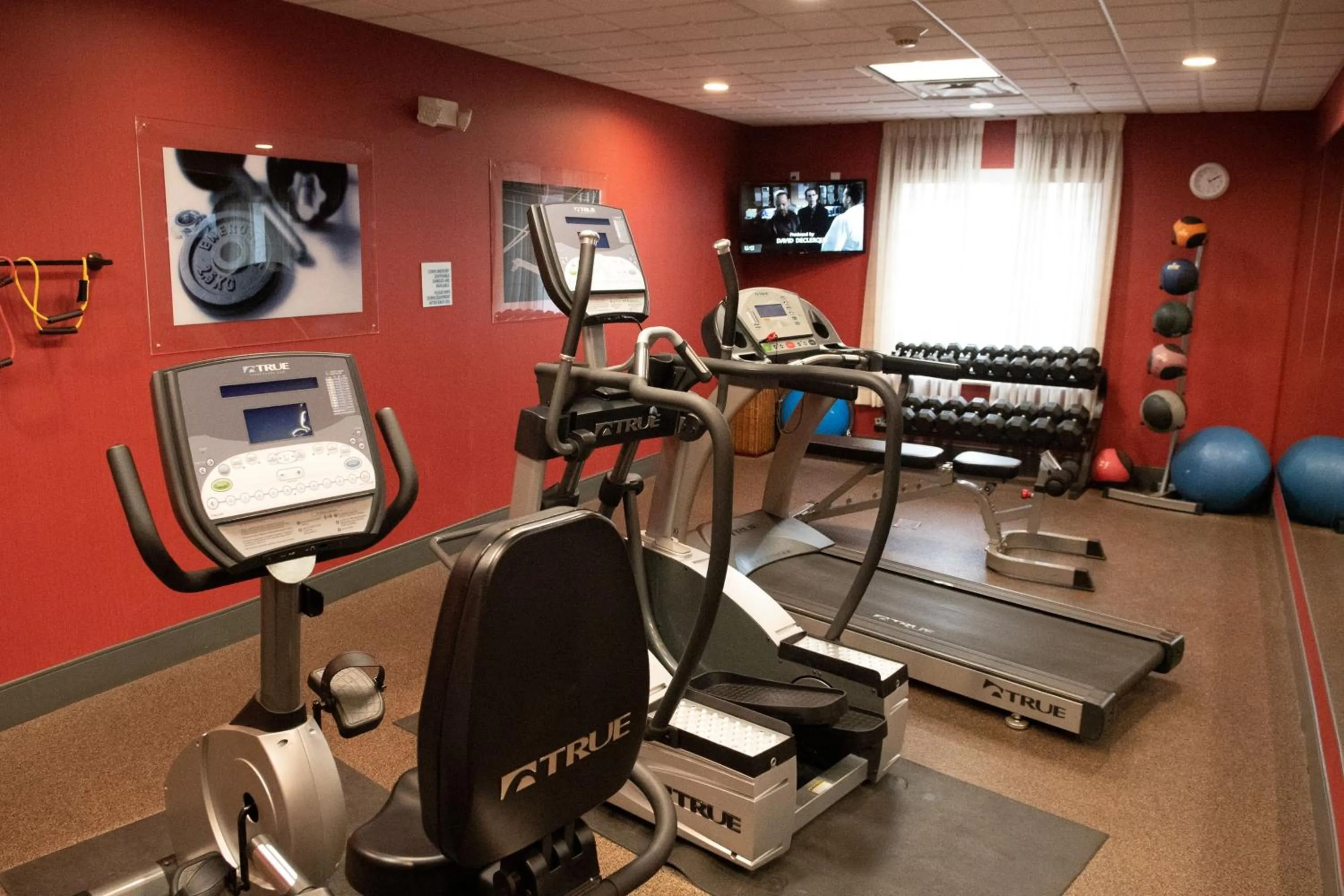 Fitness centre/facilities in Holiday Inn Express & Suites Ironton by IHG
