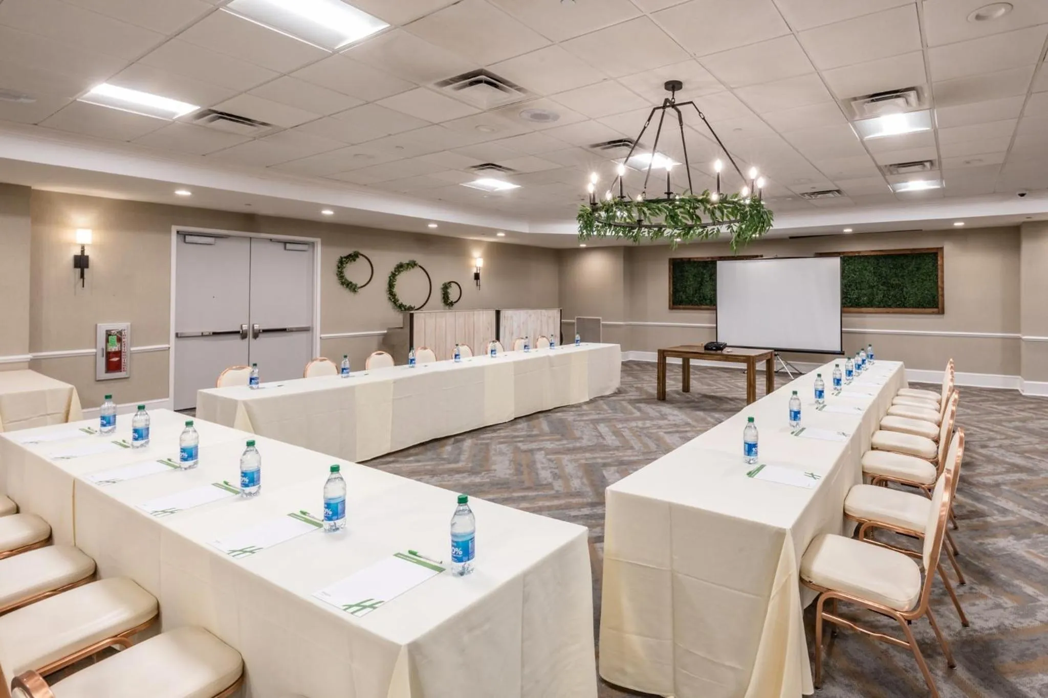 Meeting/conference room in Holiday Inn Manahawkin/Long Beach Island by IHG
