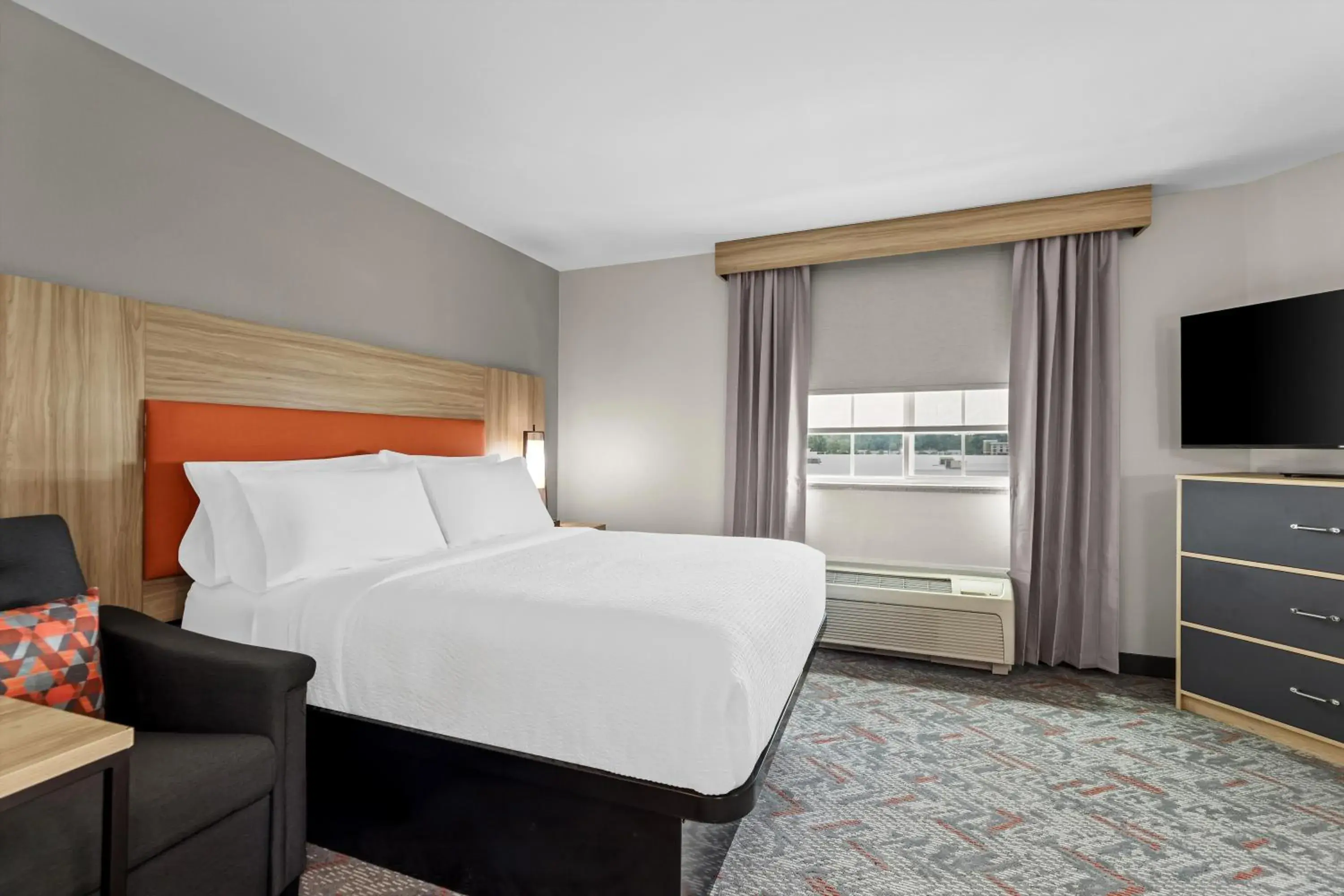 Bed in Candlewood Suites Flowood, MS by IHG Bed in Candlewood Suites Flowood, MS by IHG