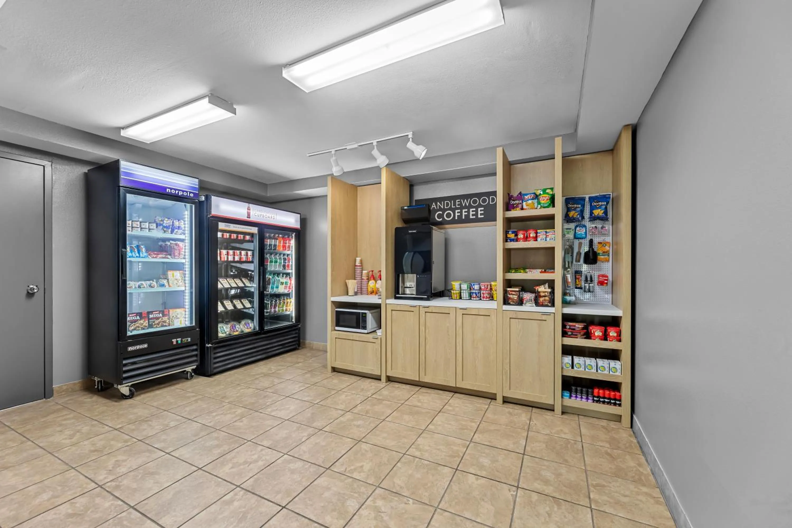 Food and drinks in Candlewood Suites Flowood, MS by IHG