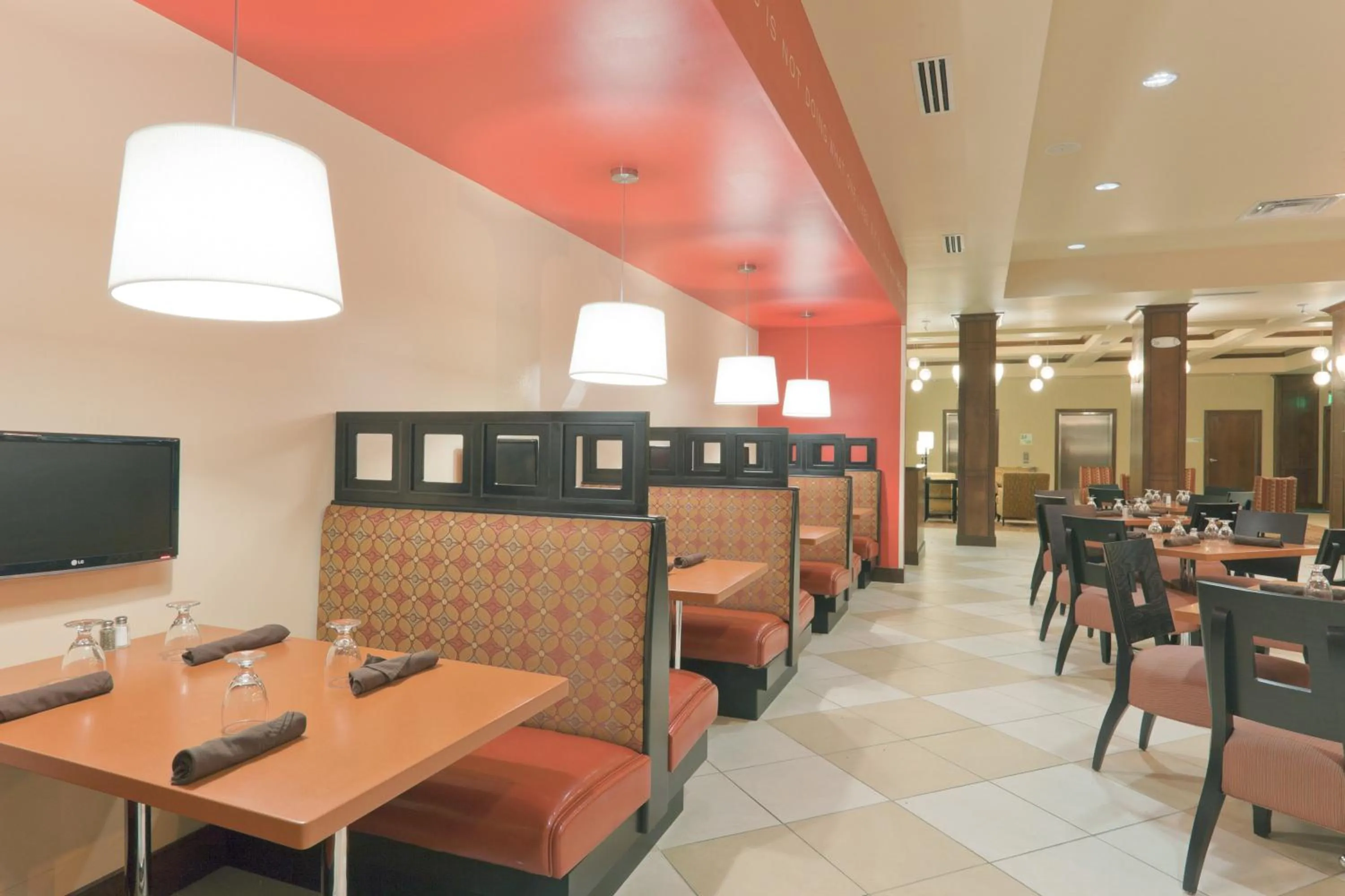 Restaurant/places to eat in Holiday Inn Jackson NW - Airport Road by IHG