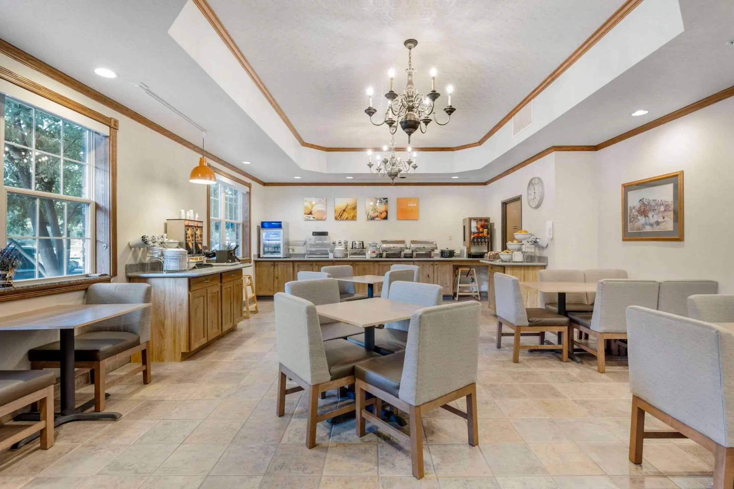 Breakfast in Comfort Inn & Suites Mt Rushmore Breakfast in Comfort Inn & Suites Mt Rushmore