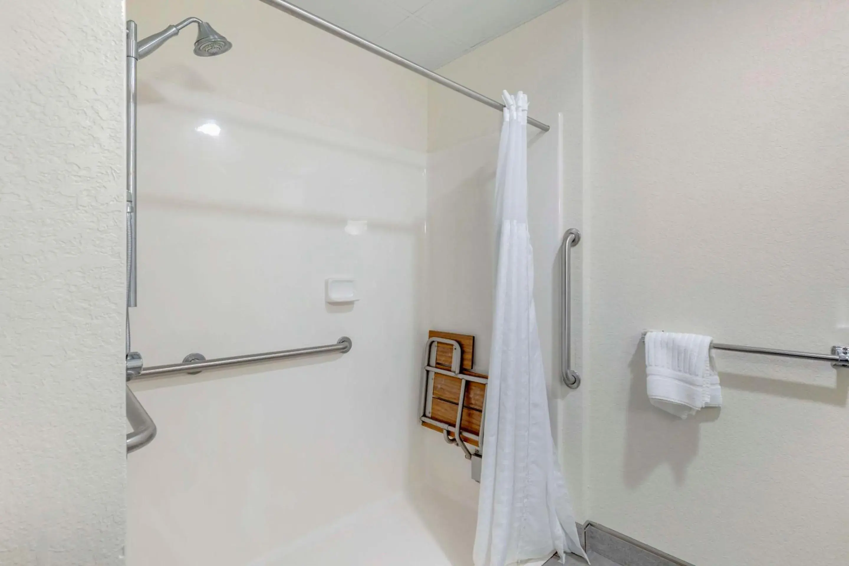 Bedroom in Comfort Inn & Suites Mt Rushmore Bedroom in Comfort Inn & Suites Mt Rushmore