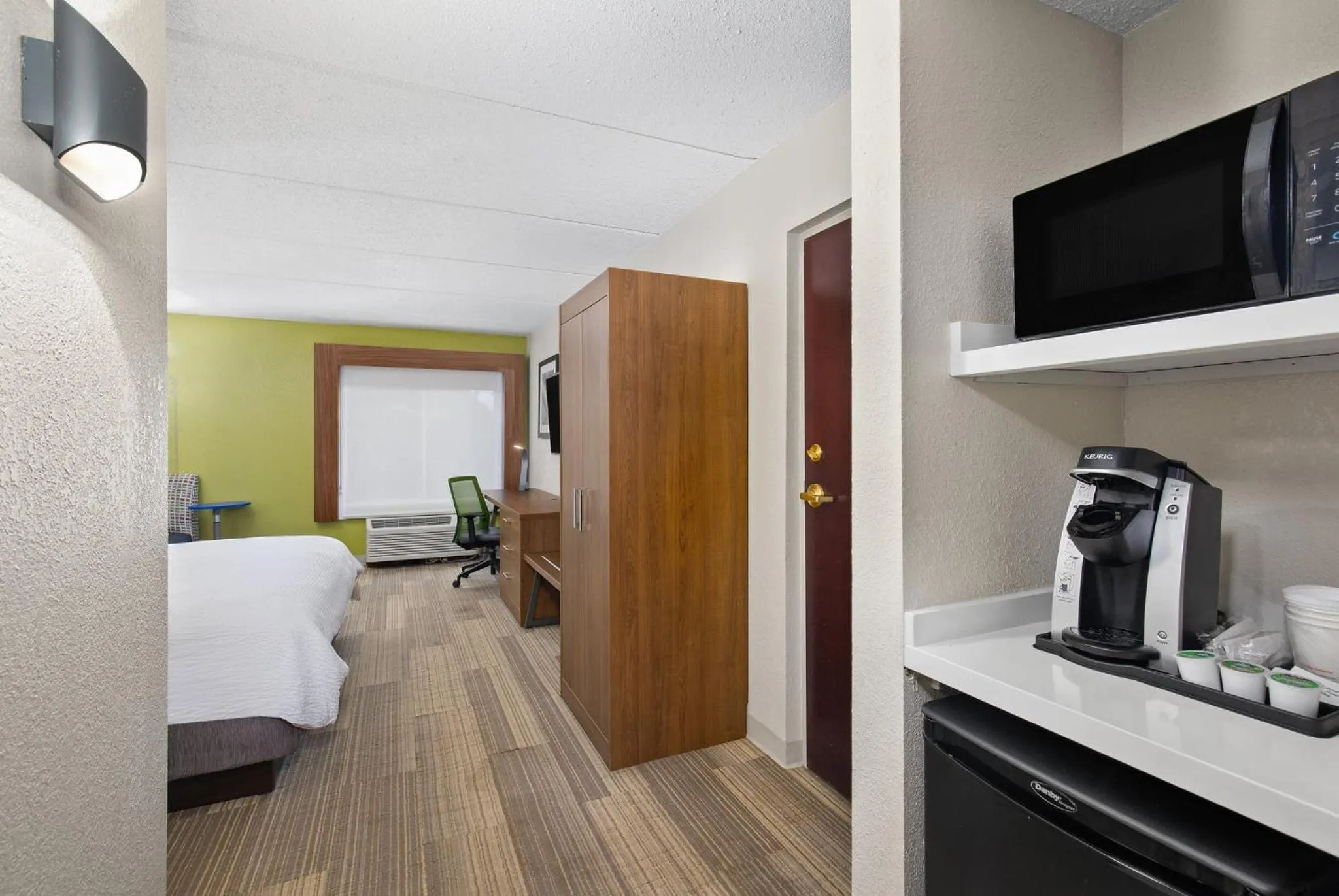 Photo of the whole room, Bed in Holiday Inn Express & Suites Kings Mountain - Shelby Area by IHG