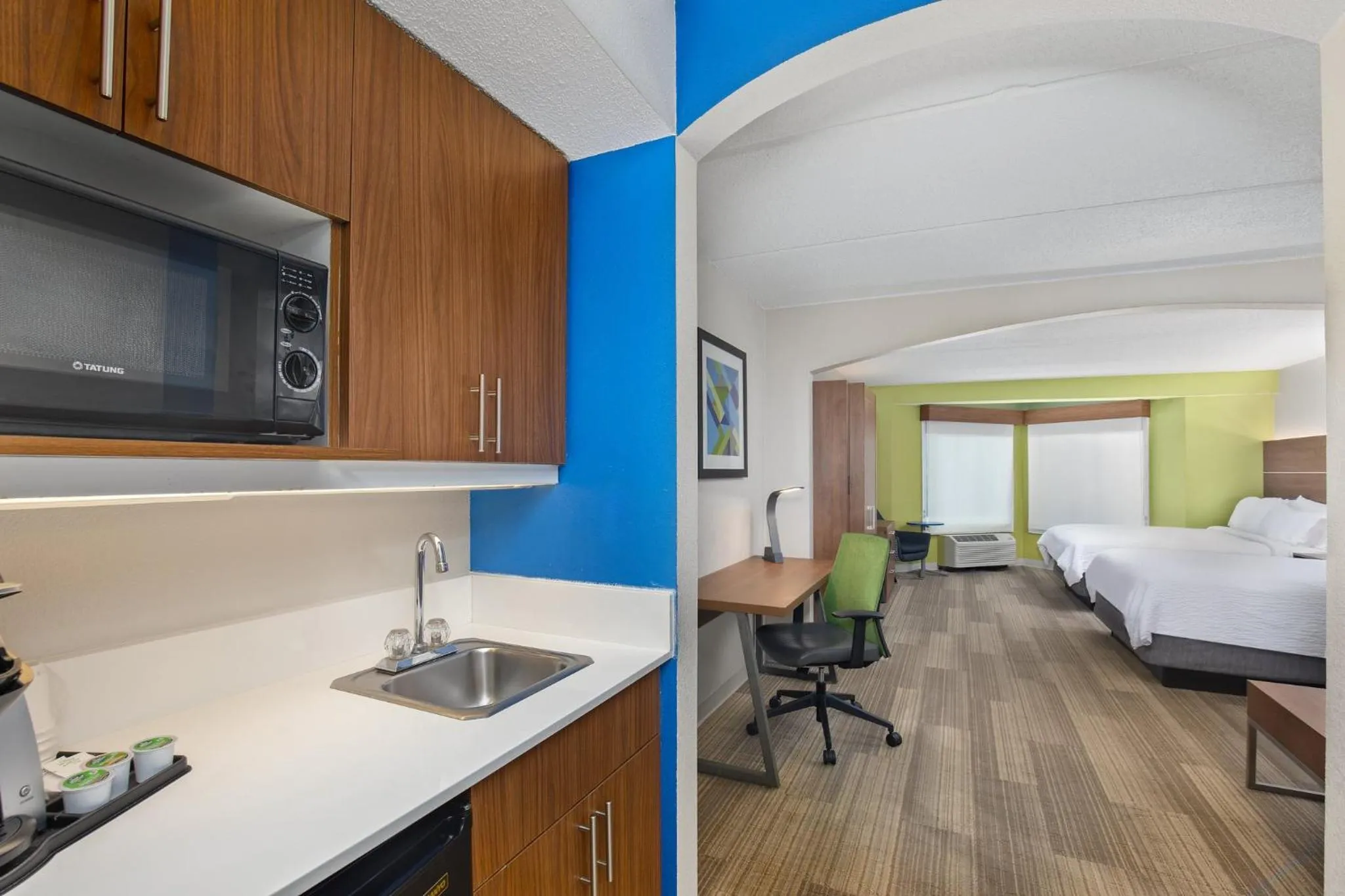 Photo of the whole room, Bed in Holiday Inn Express & Suites Kings Mountain - Shelby Area by IHG