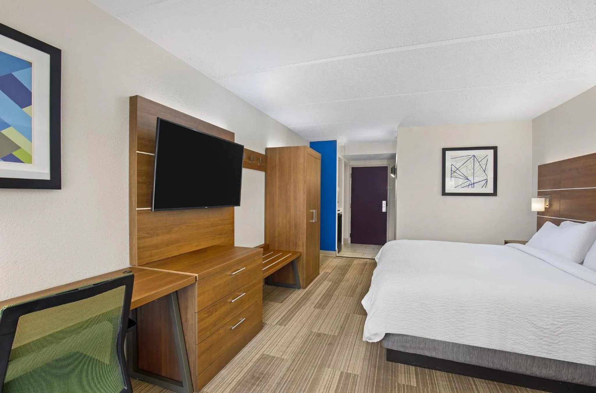 Photo of the whole room, Bed in Holiday Inn Express & Suites Kings Mountain - Shelby Area by IHG