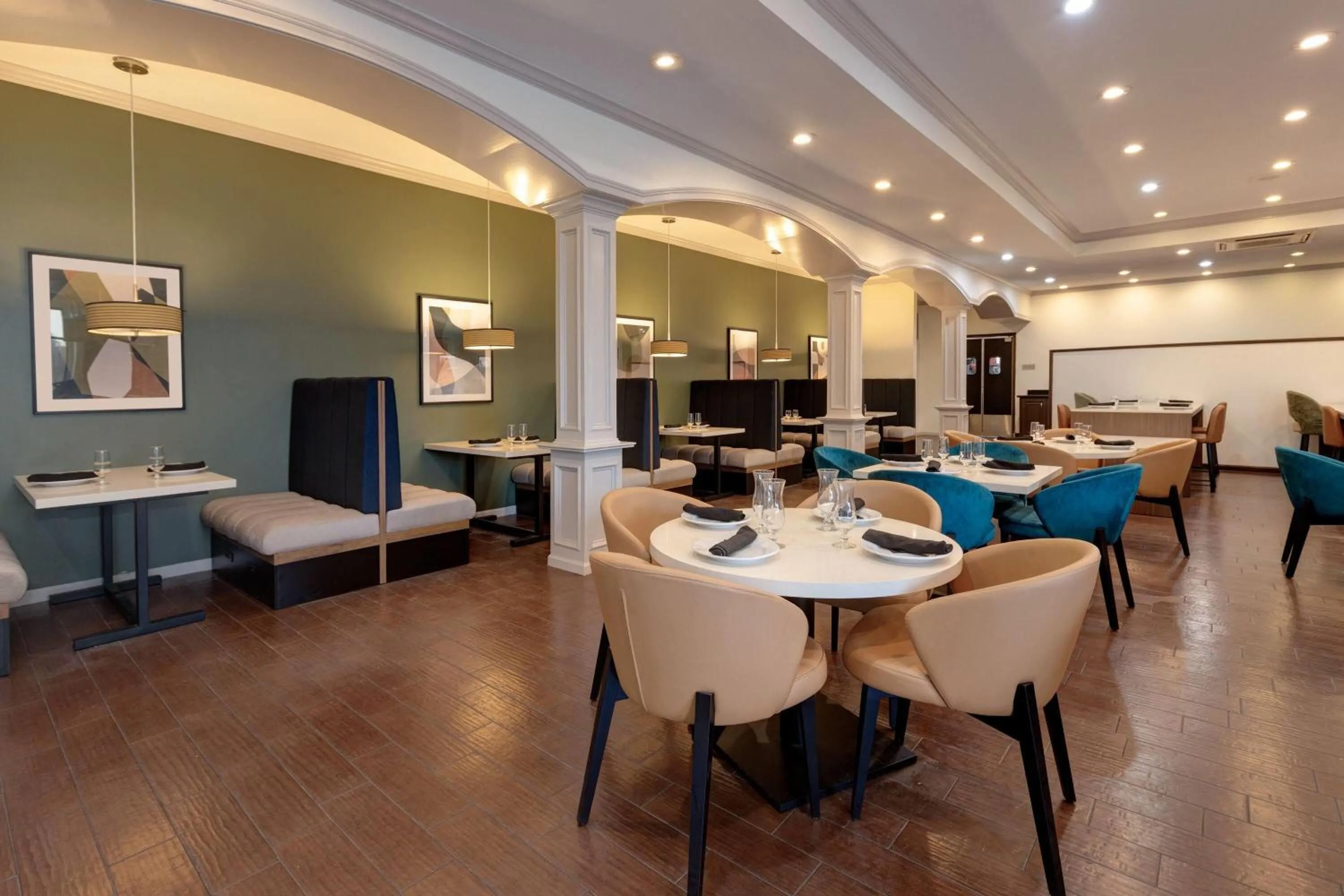 Restaurant/places to eat in Wyndham Lake Charles