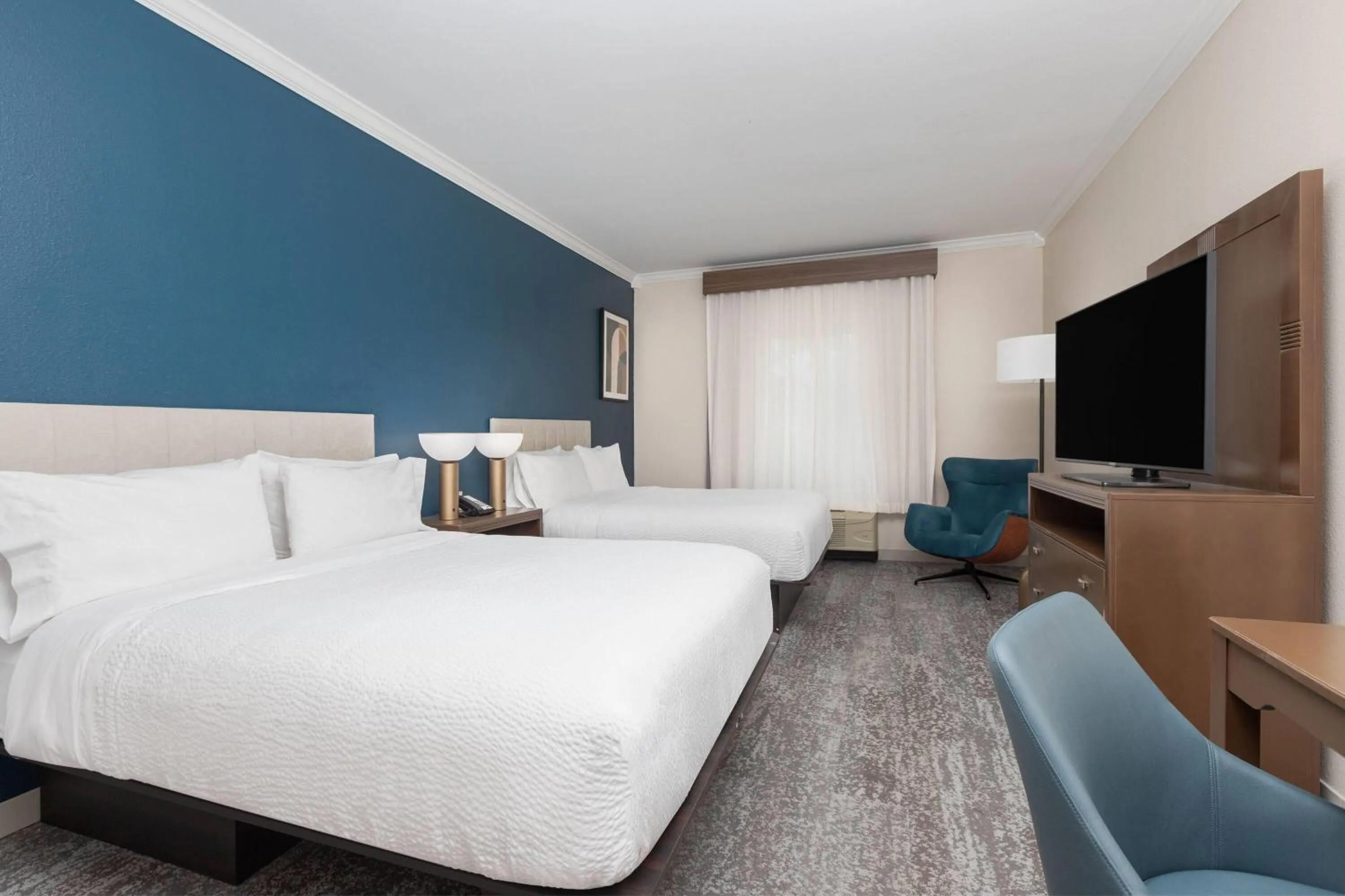 Photo of the whole room, Bed in Wyndham Lake Charles