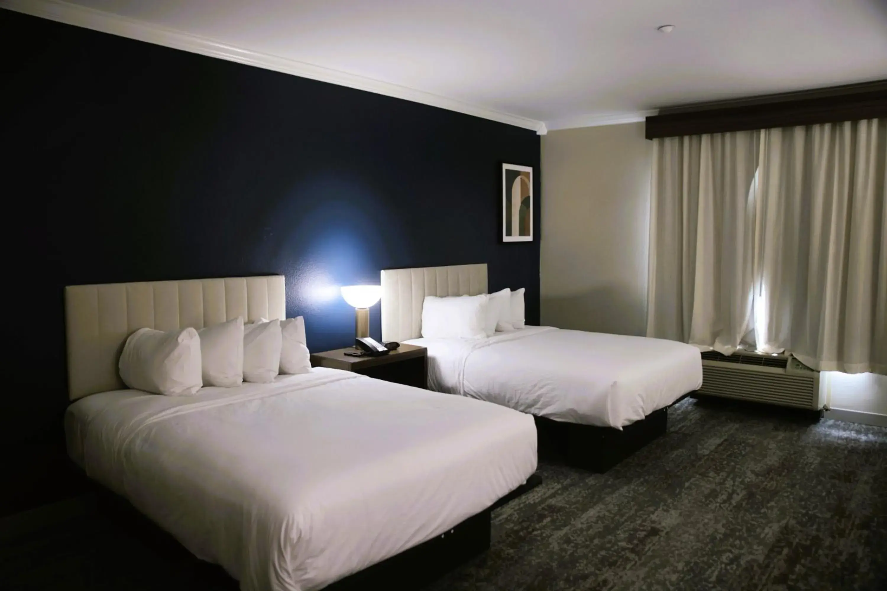 Bed in Wyndham Lake Charles Bed in Wyndham Lake Charles