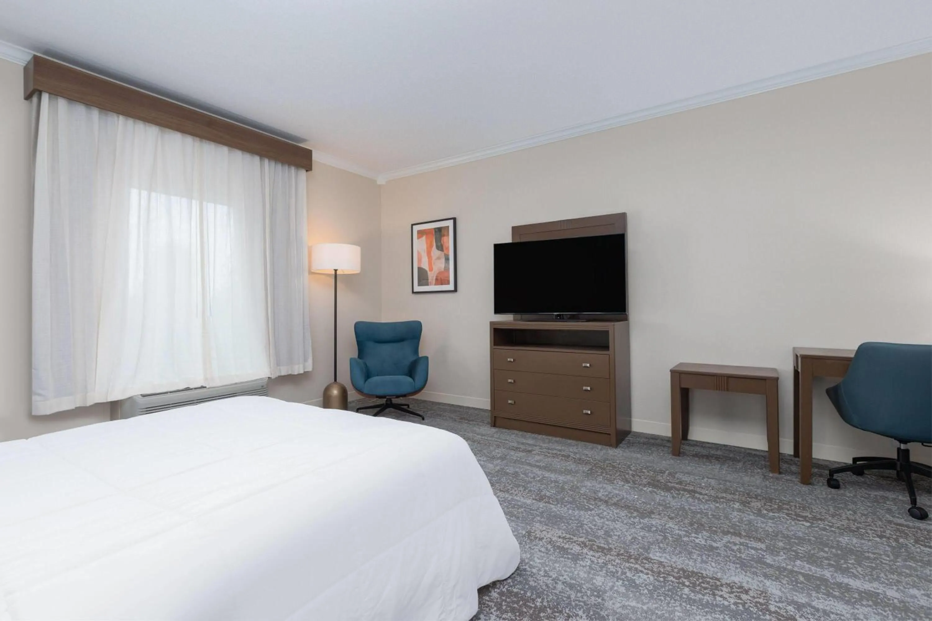 Photo of the whole room, Bed in Wyndham Lake Charles