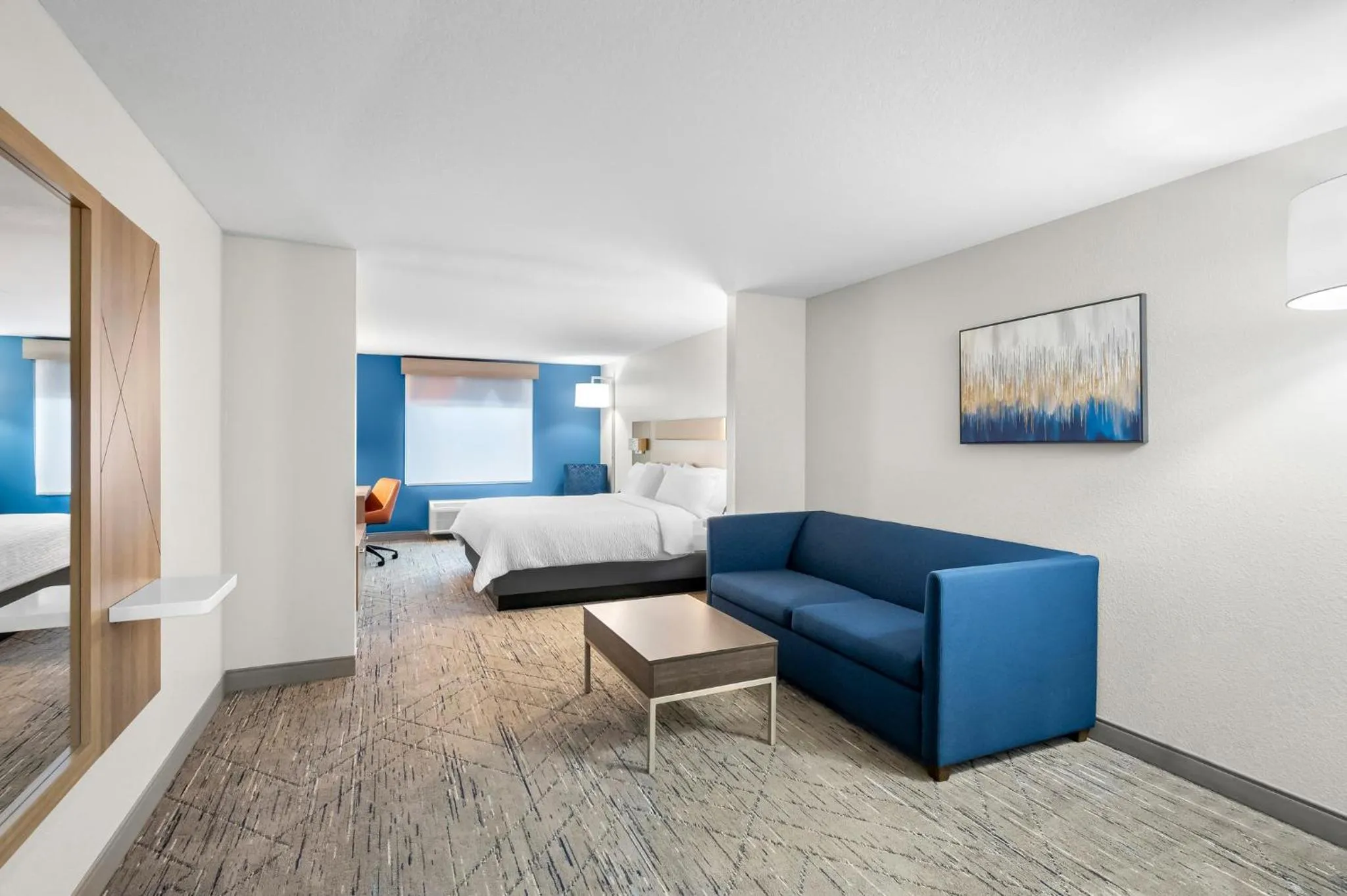 Photo of the whole room, Bed in Holiday Inn Express & Suites Morrilton by IHG