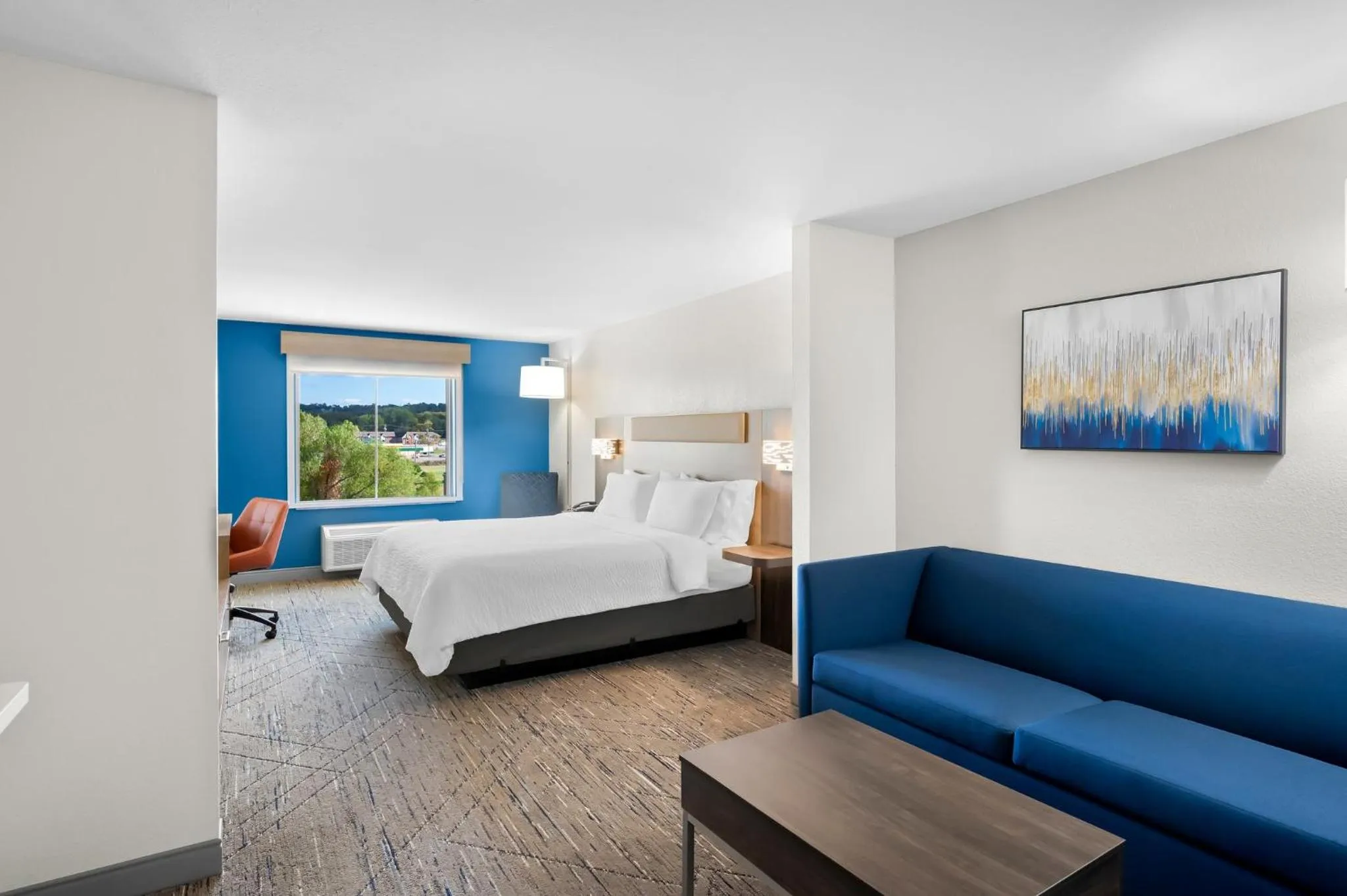 Photo of the whole room, Bed in Holiday Inn Express & Suites Morrilton by IHG