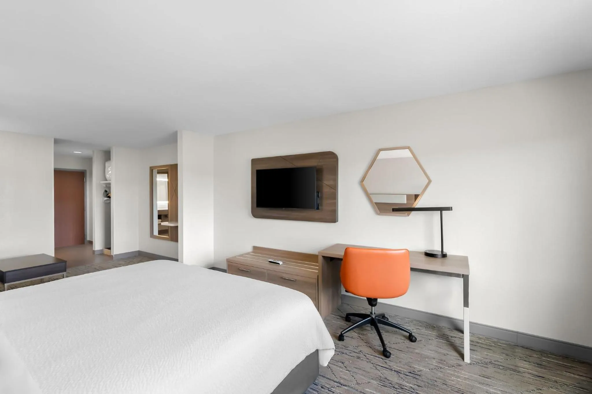 Photo of the whole room, Bed in Holiday Inn Express & Suites Morrilton by IHG