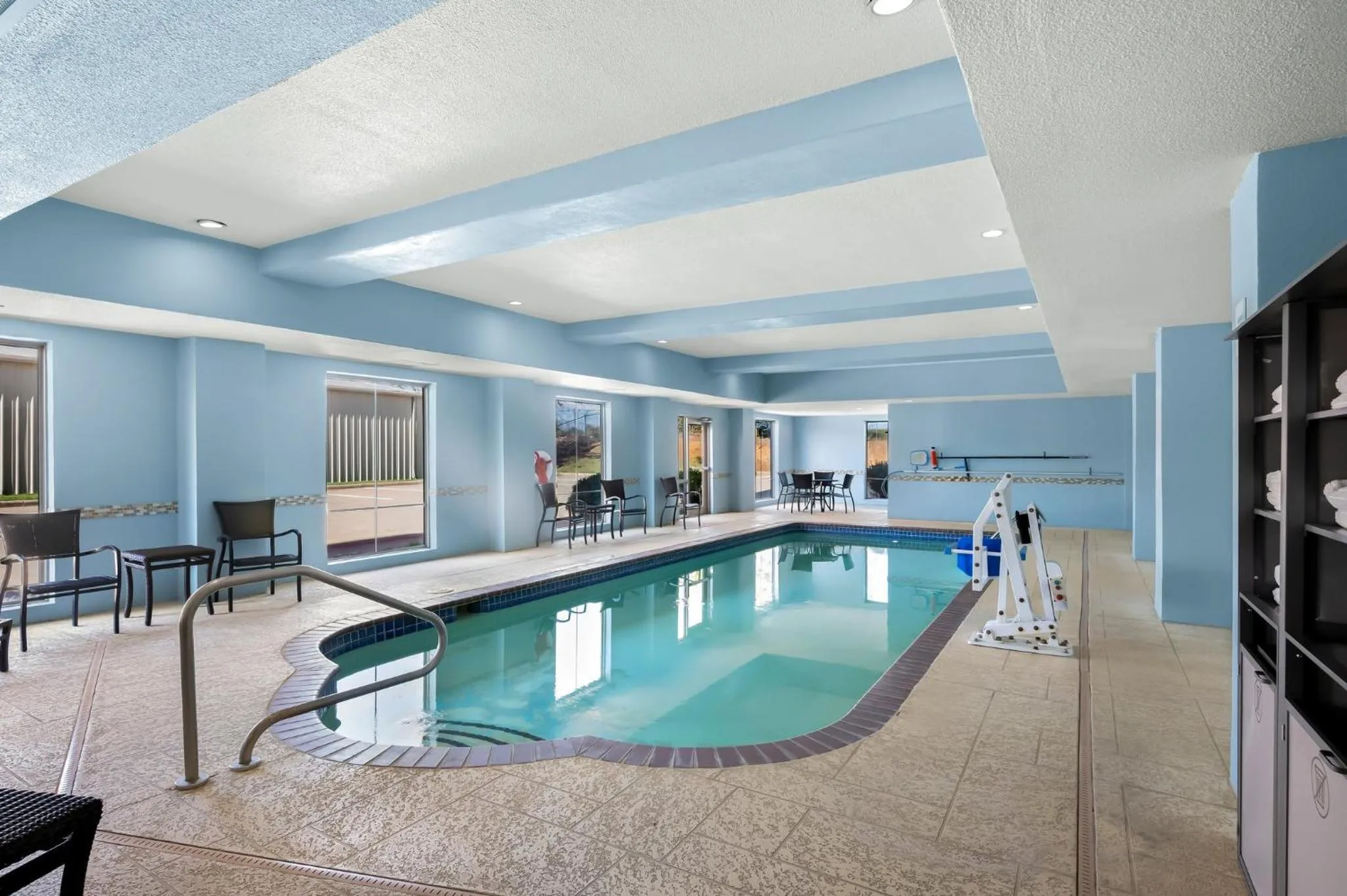 Swimming pool in Holiday Inn Express & Suites Morrilton by IHG
