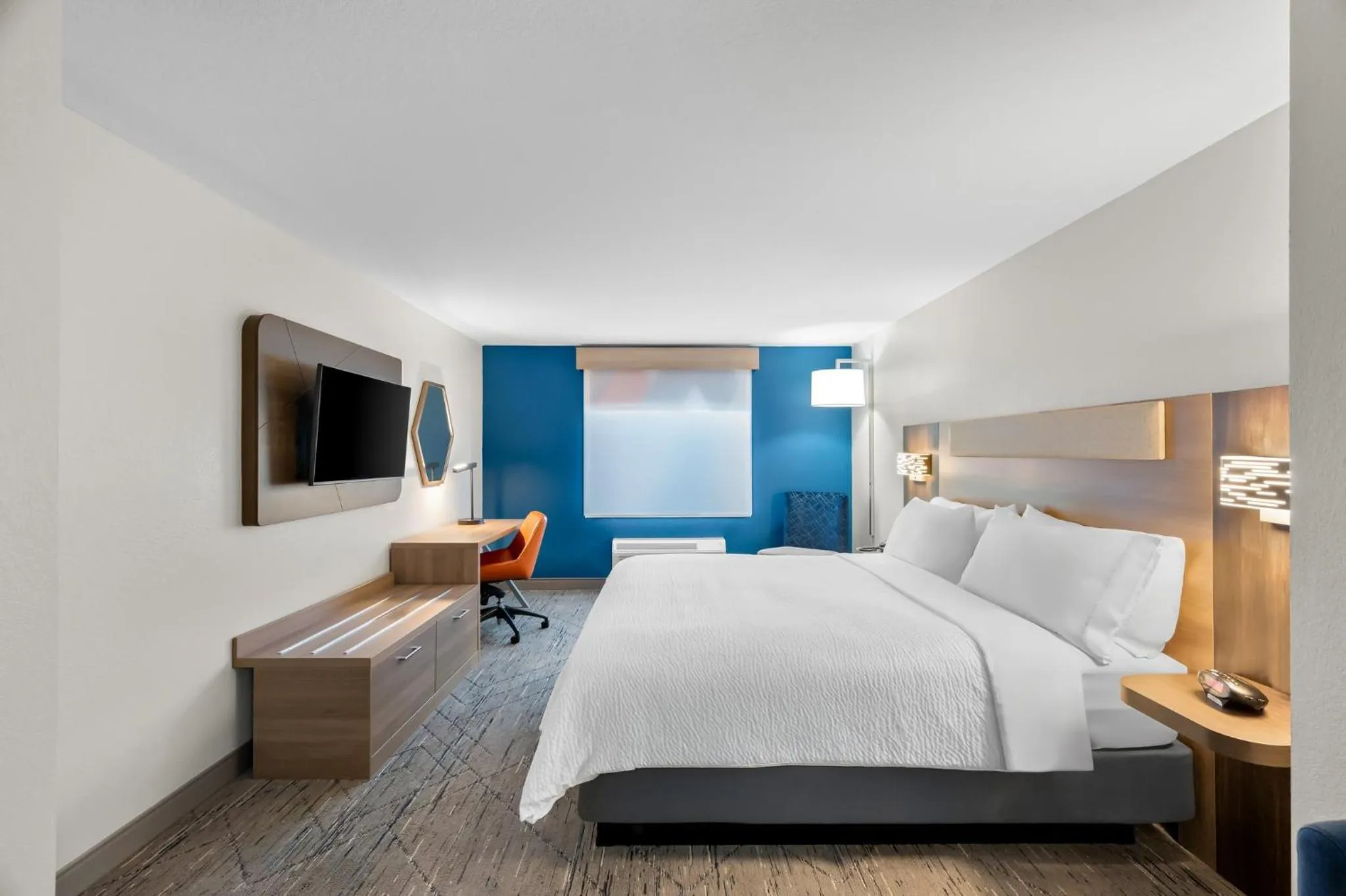 Photo of the whole room, Bed in Holiday Inn Express & Suites Morrilton by IHG