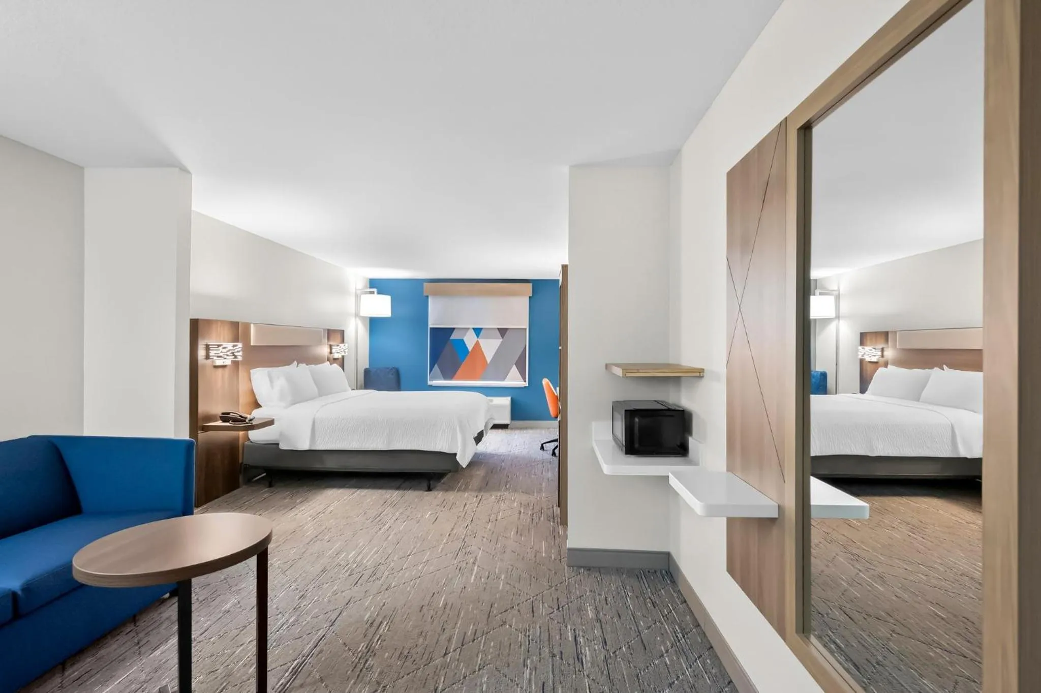 Photo of the whole room, Bed in Holiday Inn Express & Suites Morrilton by IHG