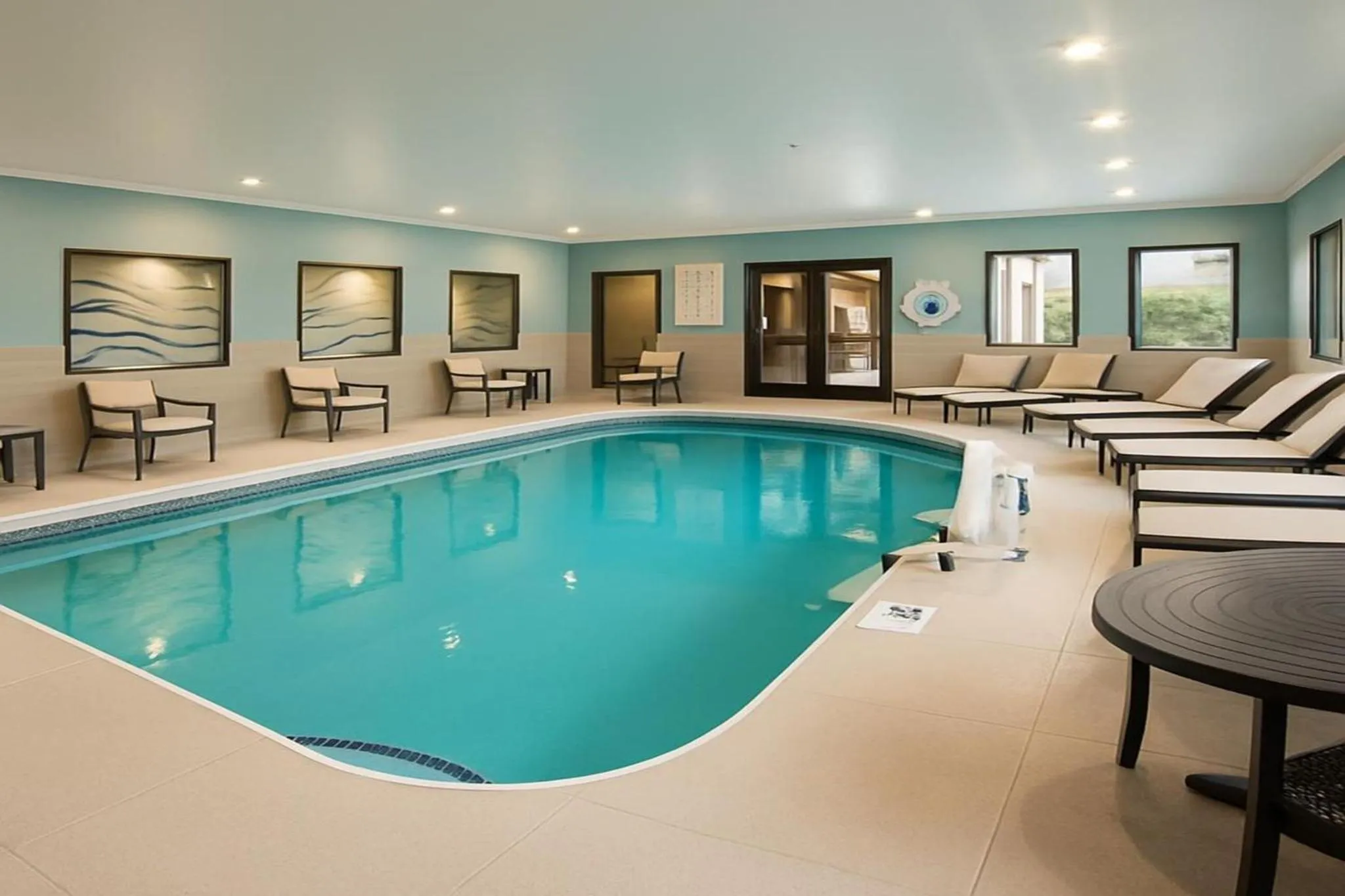 Swimming pool in Holiday Inn Express & Suites Alliance by IHG