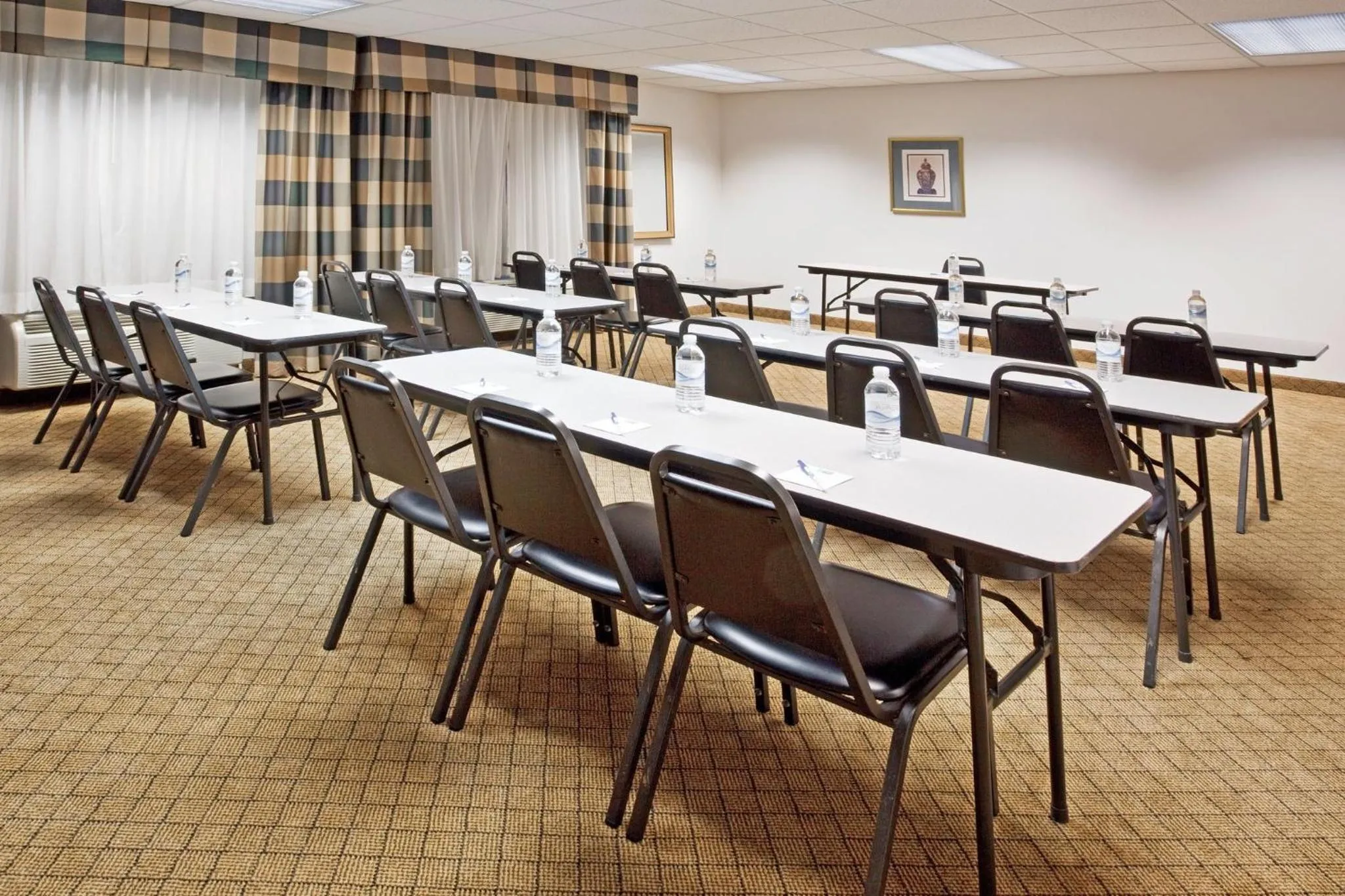 Meeting/conference room in Holiday Inn Express & Suites Alliance by IHG