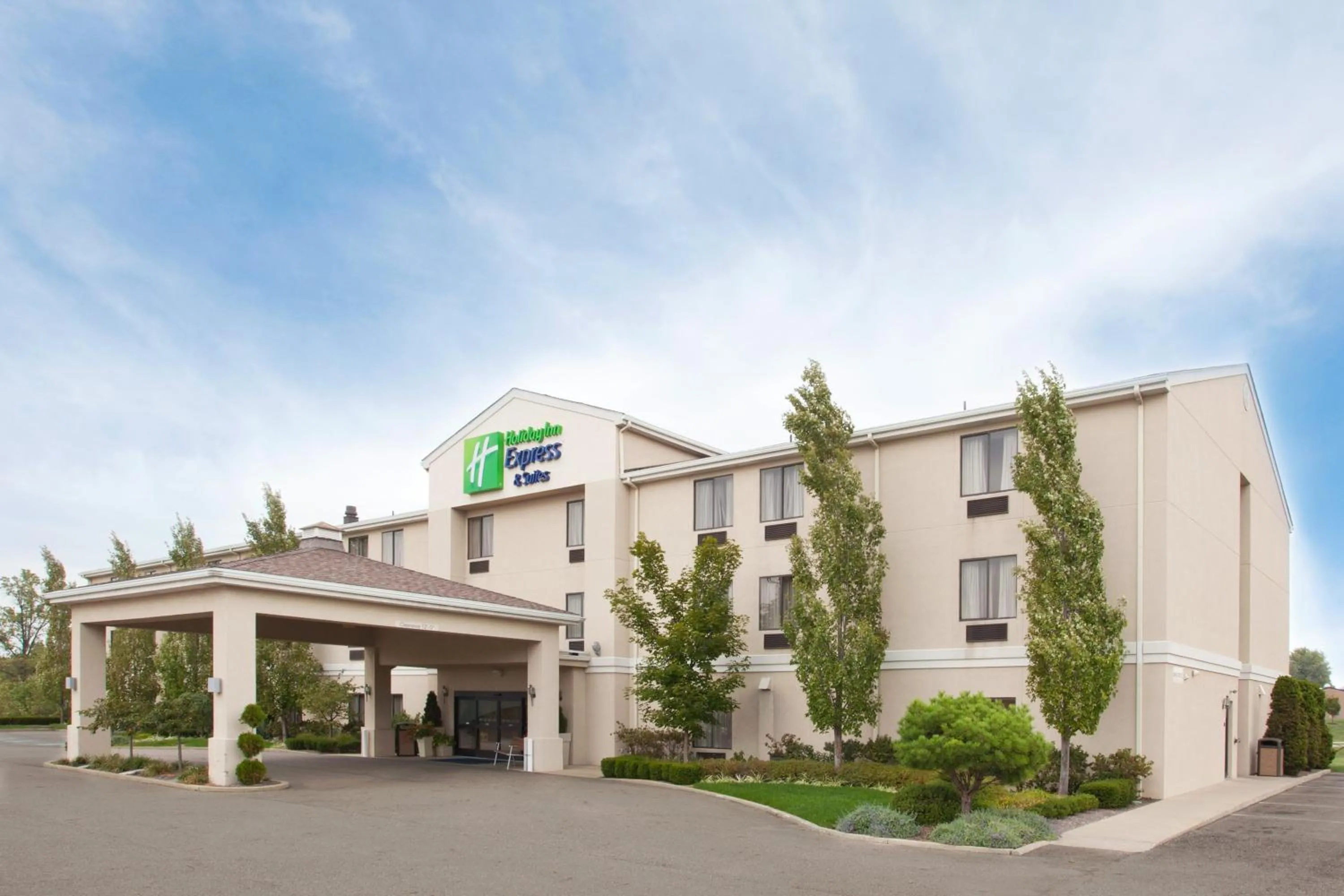 Property building in Holiday Inn Express & Suites Alliance by IHG
