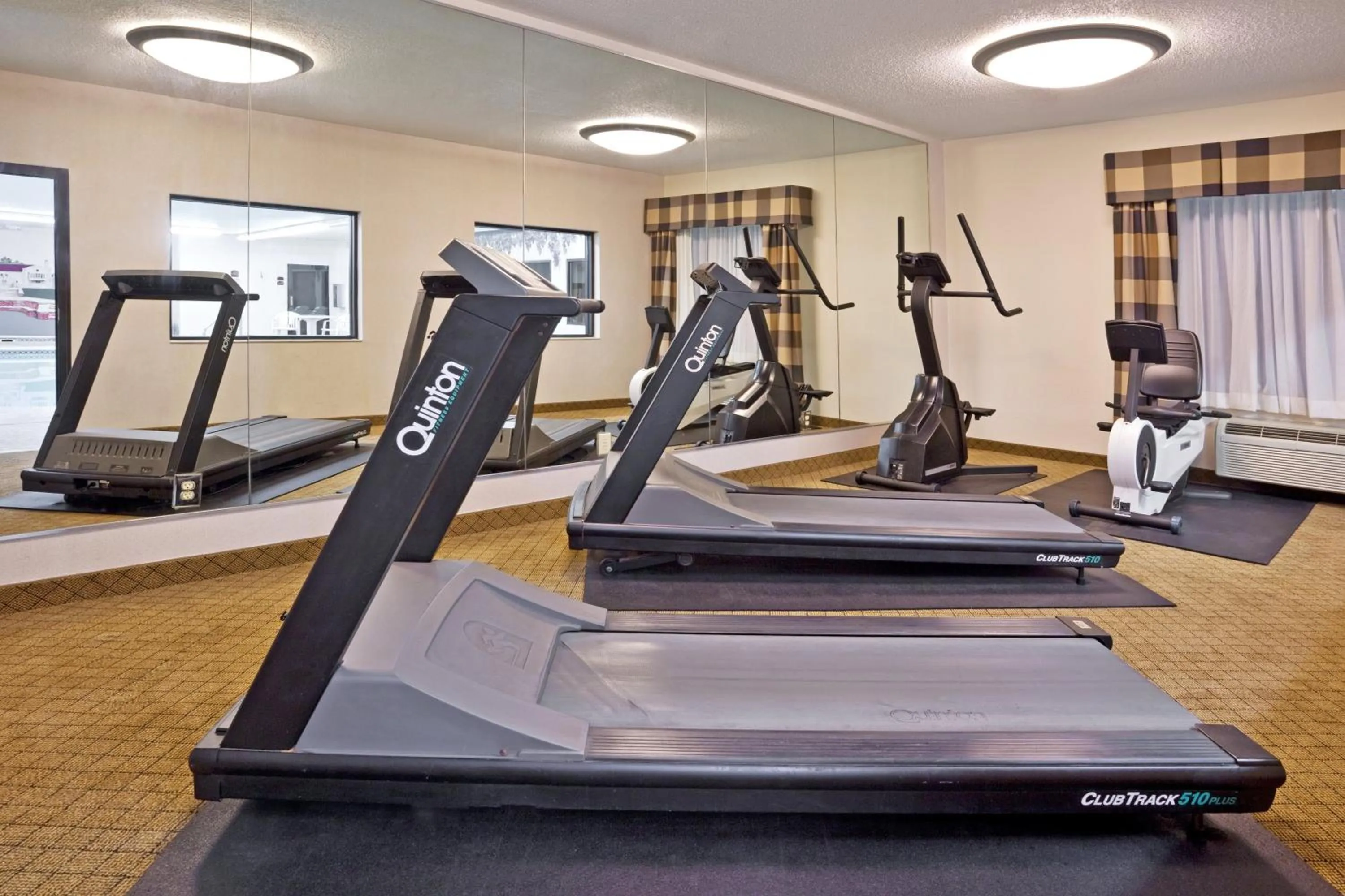 Fitness centre/facilities in Holiday Inn Express & Suites Alliance by IHG