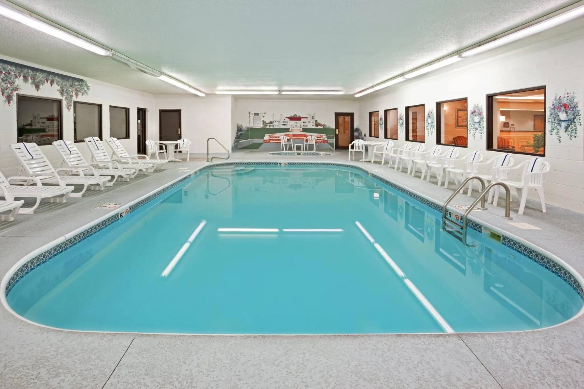 Swimming pool in Holiday Inn Express & Suites Alliance by IHG