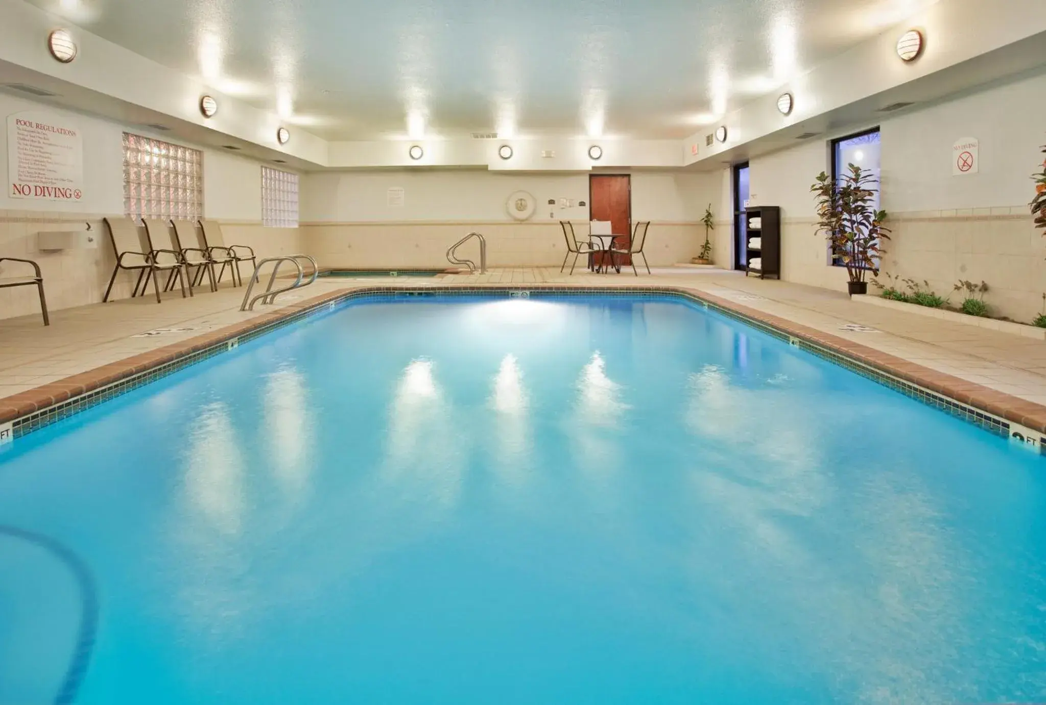 Swimming pool in Spark By Hilton Lansing Swimming pool in Spark By Hilton Lansing