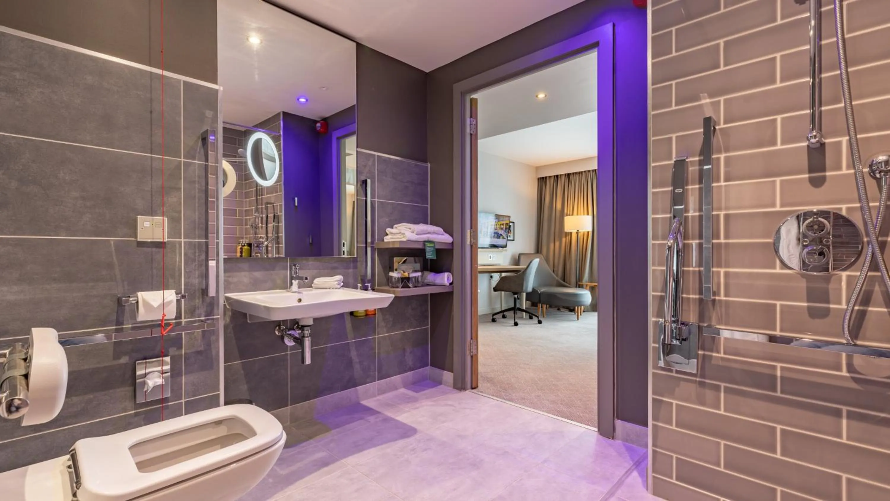 Photo of the whole room in Holiday Inn Manchester - City Centre by IHG